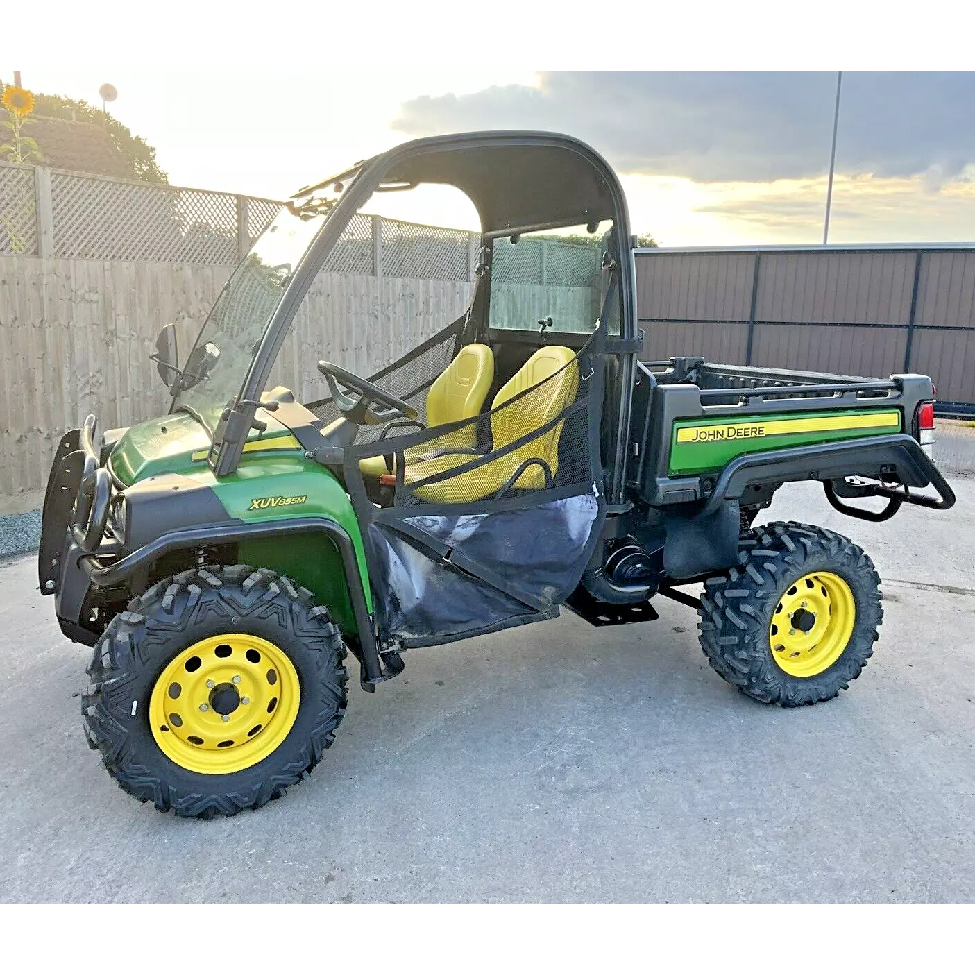 2018 68 JOHN DEERE GATOR XUV 855M - 878Hours