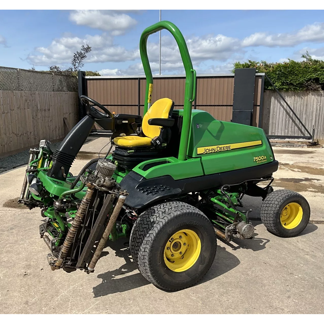 2018 JOHN DEERE 7500A E-CUT 5 GANG FAIRWAY CYLINDER RIDE ON LAWN MOWER