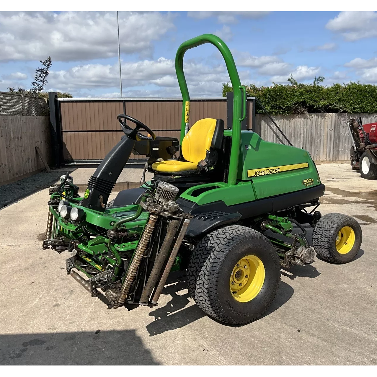 2018 JOHN DEERE 7500A E-CUT 5 GANG FAIRWAY CYLINDER SIT ON LAWN MOWER