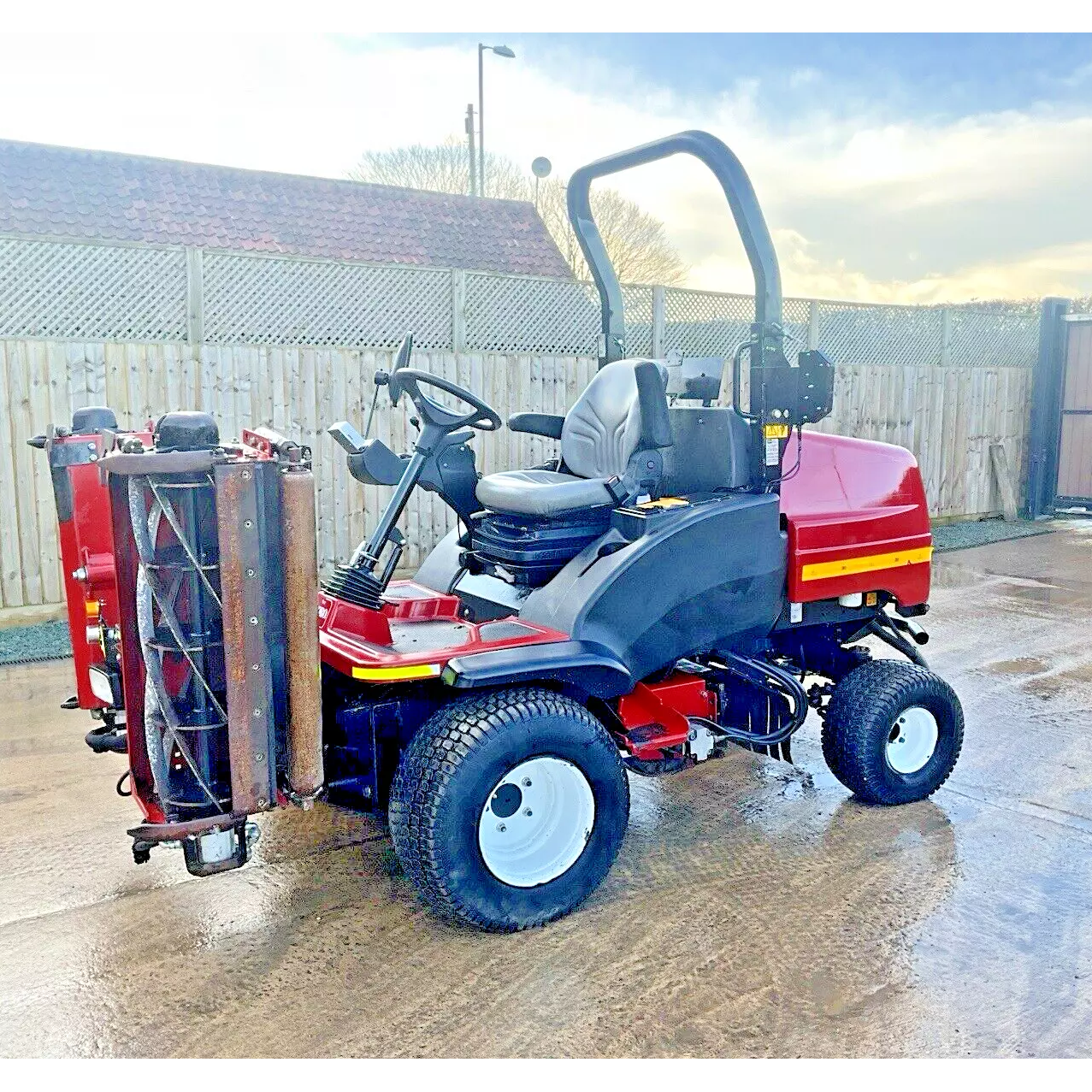 2018 TORO LT3340 TRIPLE CYLINDER RIDE ON LAWN MOWER| 2047 HOURS