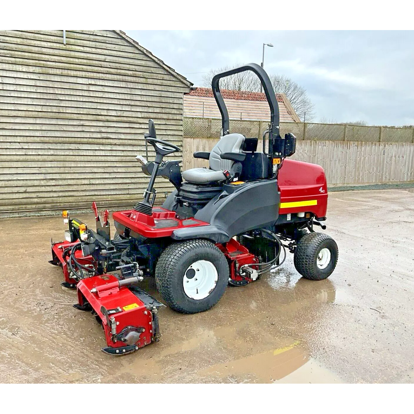 2018 TORO LT3340 TRIPLE CYLINDER RIDE ON LAWN MOWER - 2604Hours