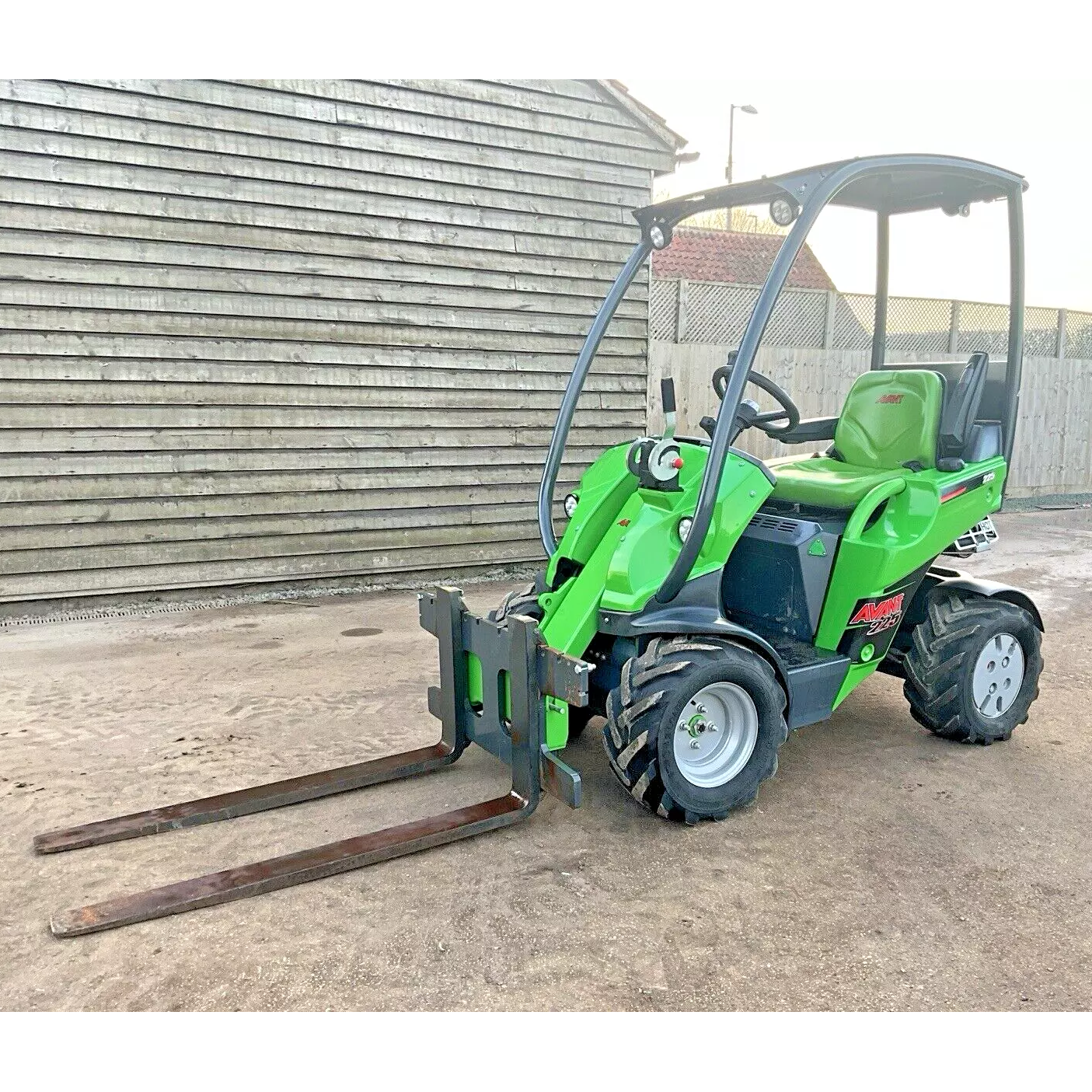 2019 AVANT 225 DIESEL ARTICULATED WHEEL LOADER MULTI ONE WITH FORKS