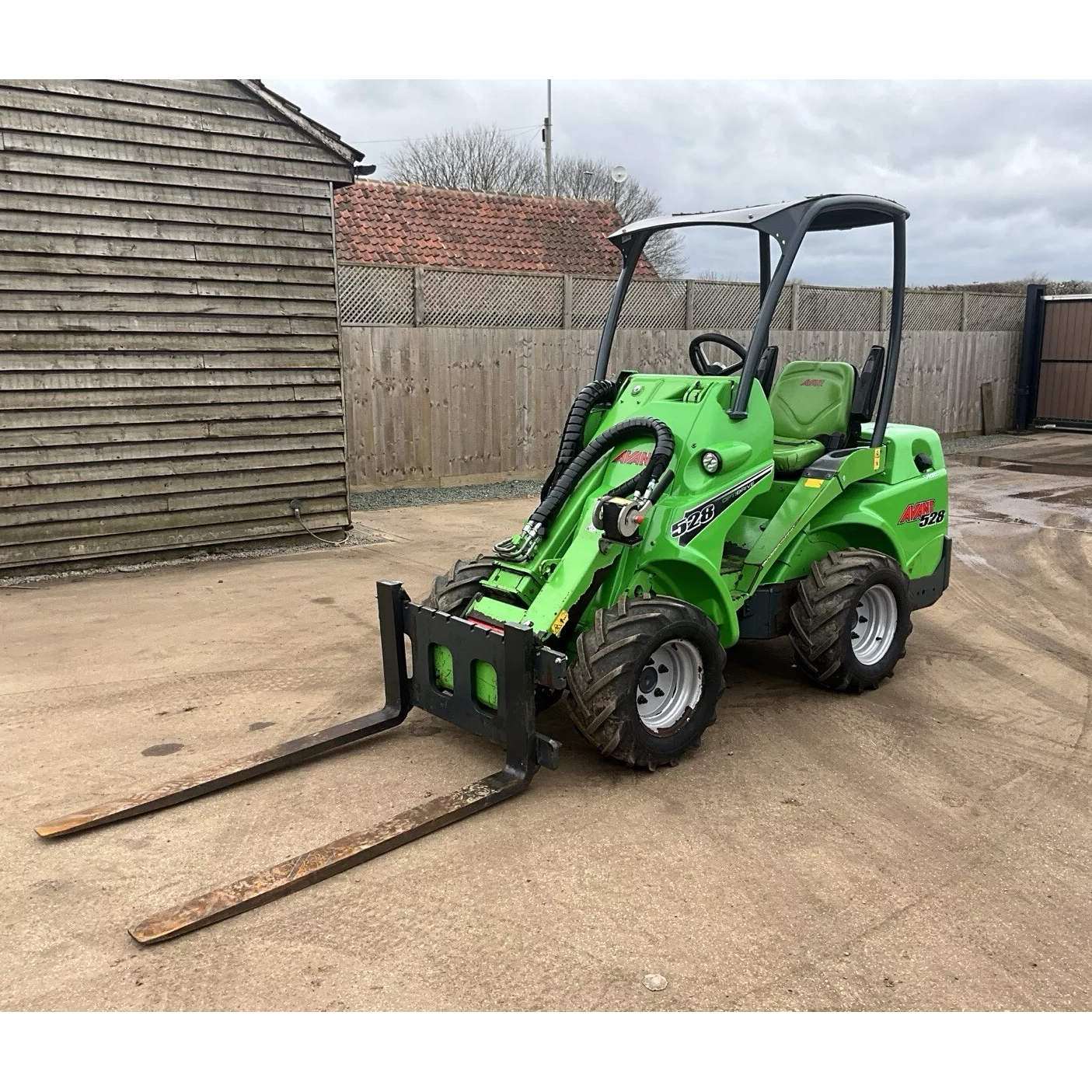 2019 AVANT 528 DIESEL ARTICULATED WHEEL LOADER MULTI ONE WITH FORKS