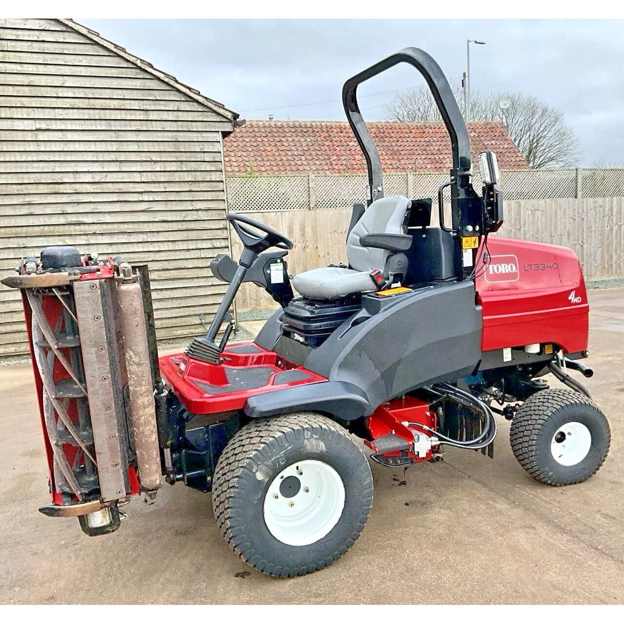 2019 TORO LT3340 RIDE ON LAWN MOWER - 289HOURS