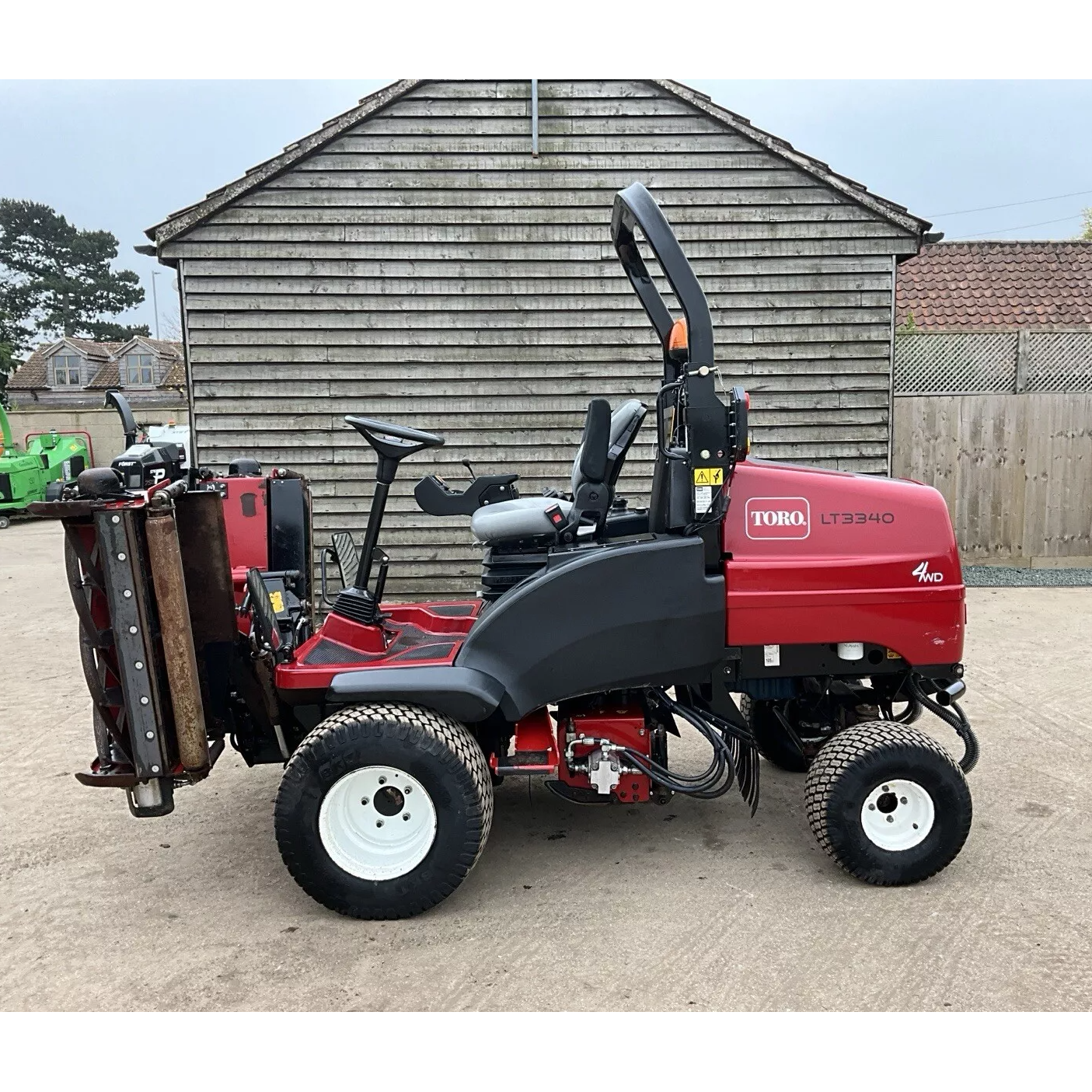 2019 TORO LT3340 TRIPLE CYLINDER RIDE ON LAWN MOWER - 1116HRS