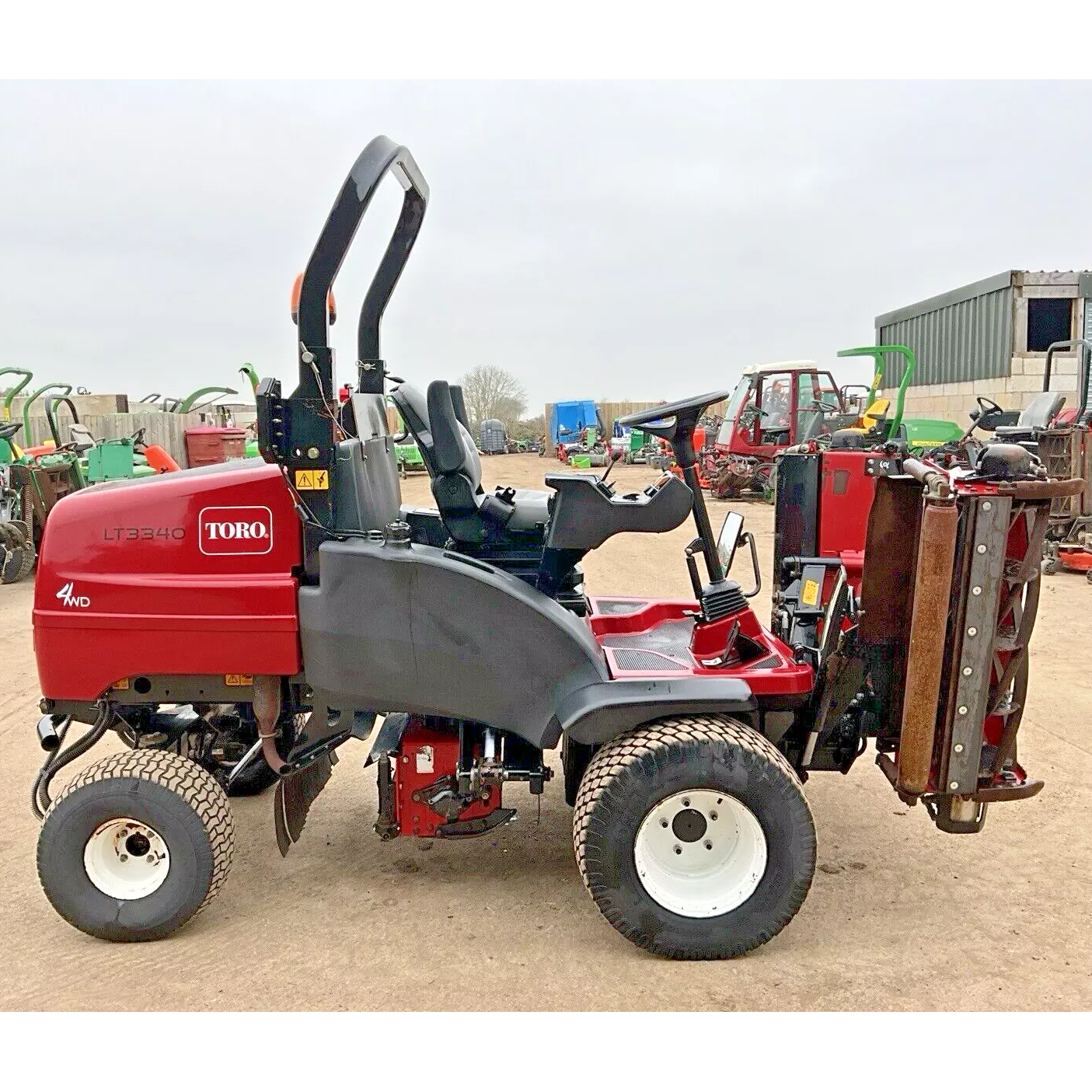 2019 TORO LT3340 TRIPLE CYLINDER RIDE ON LAWN MOWER - 1116HRS