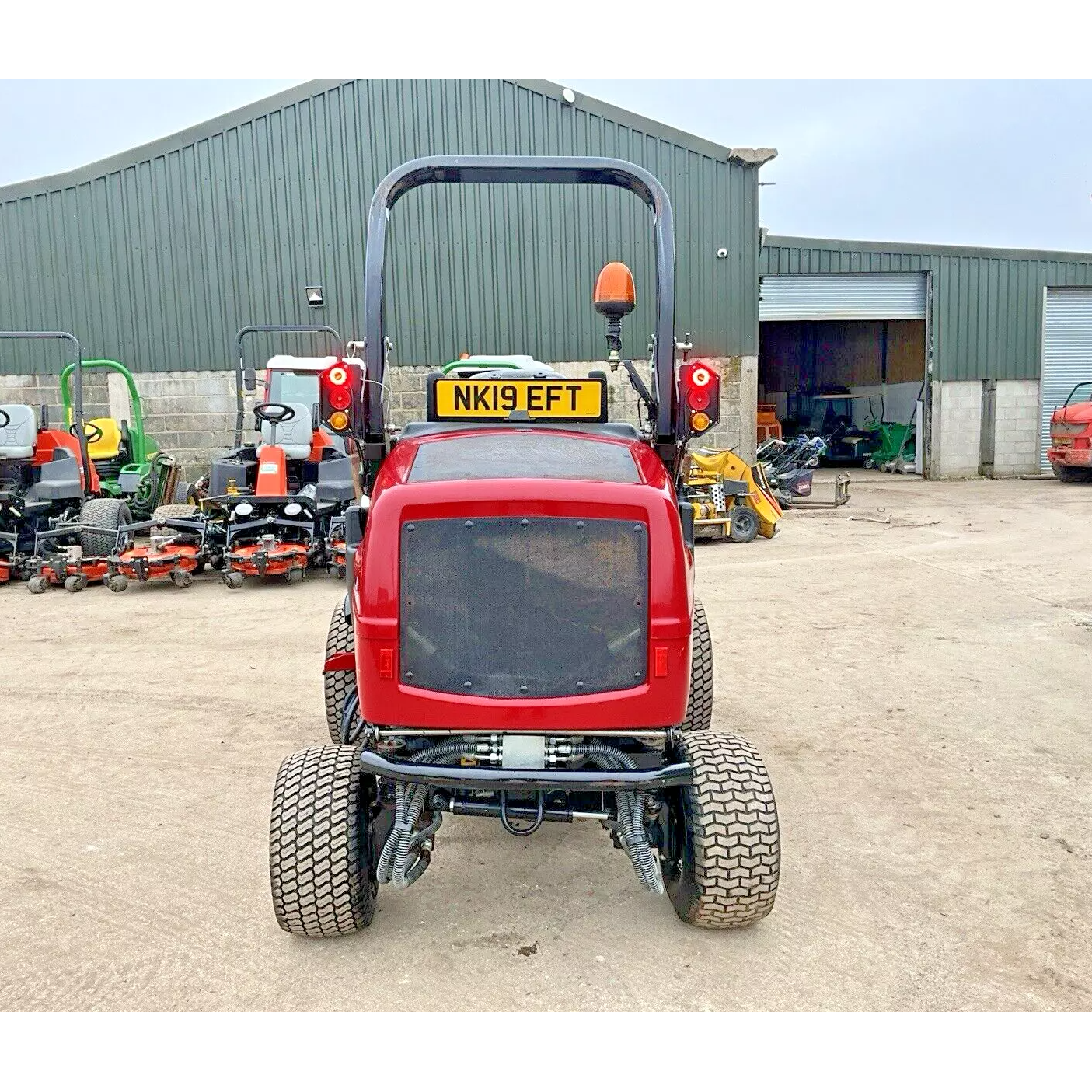 2019 TORO LT3340 TRIPLE CYLINDER RIDE ON LAWN MOWER - 1116HRS