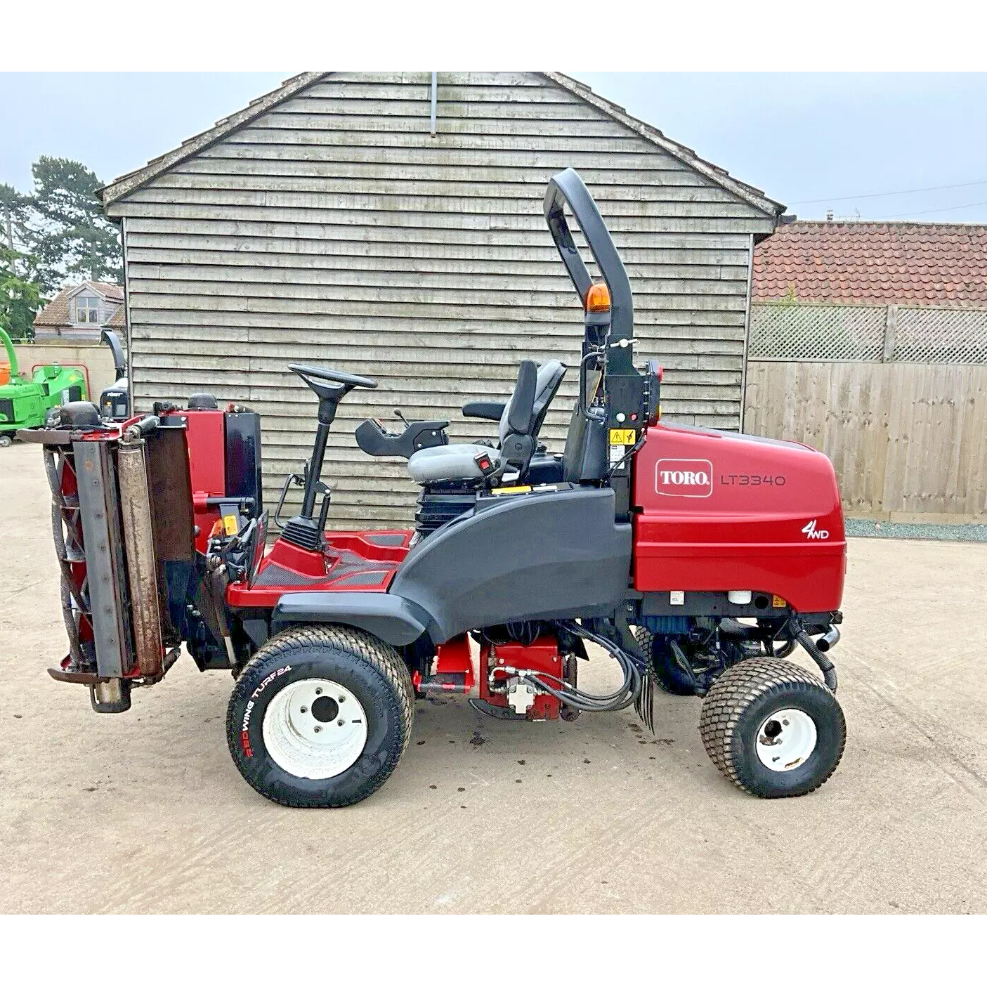 2019 TORO LT3340 TRIPLE CYLINDER RIDE ON LAWN MOWER - 947HRS