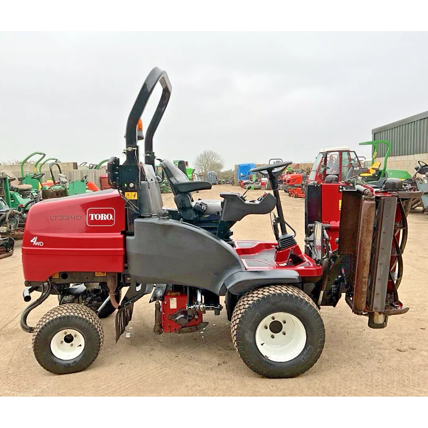 2019 TORO LT3340 TRIPLE CYLINDER RIDE ON LAWN MOWER - 947HRS