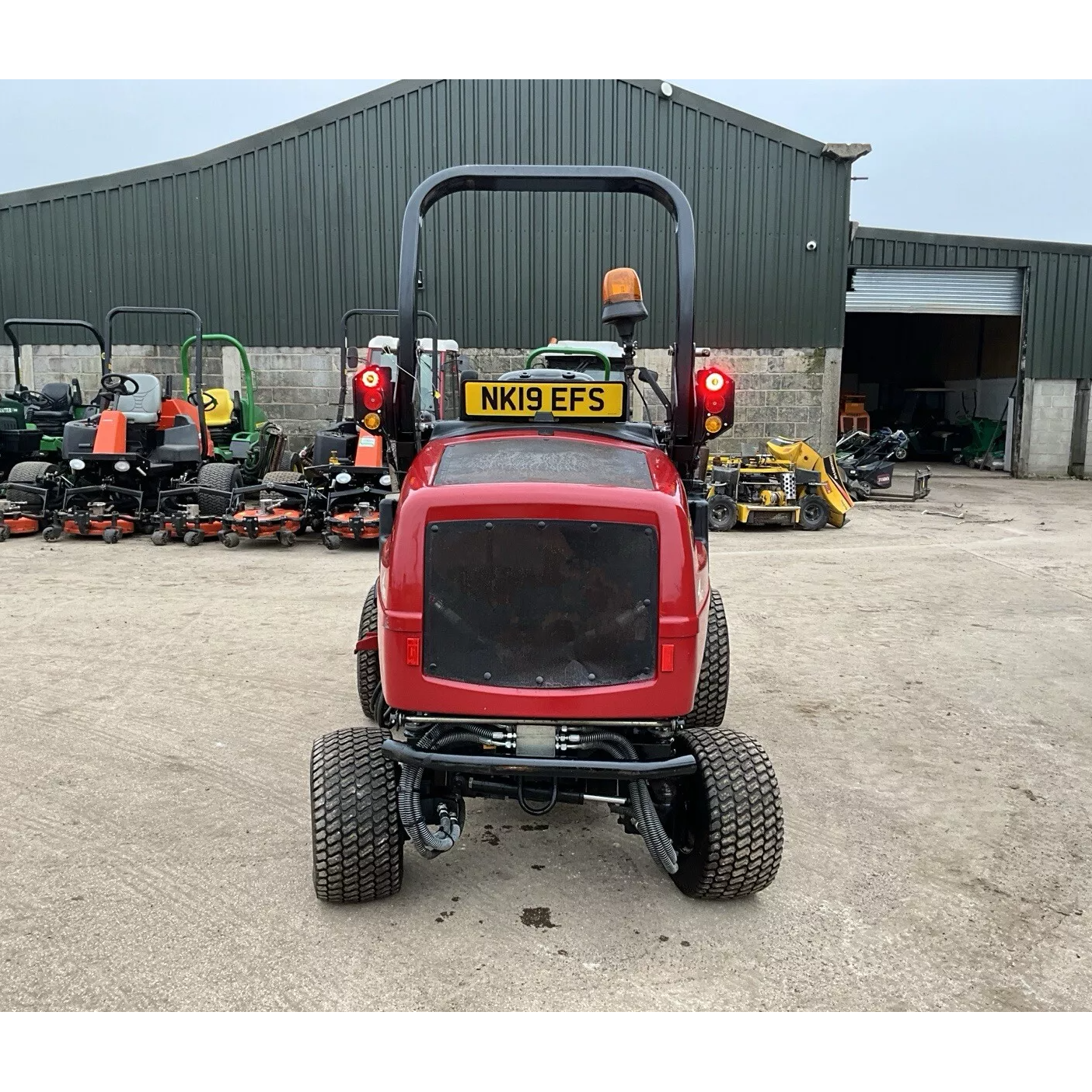 2019 TORO LT3340 TRIPLE CYLINDER RIDE ON LAWN MOWER - 947HRS