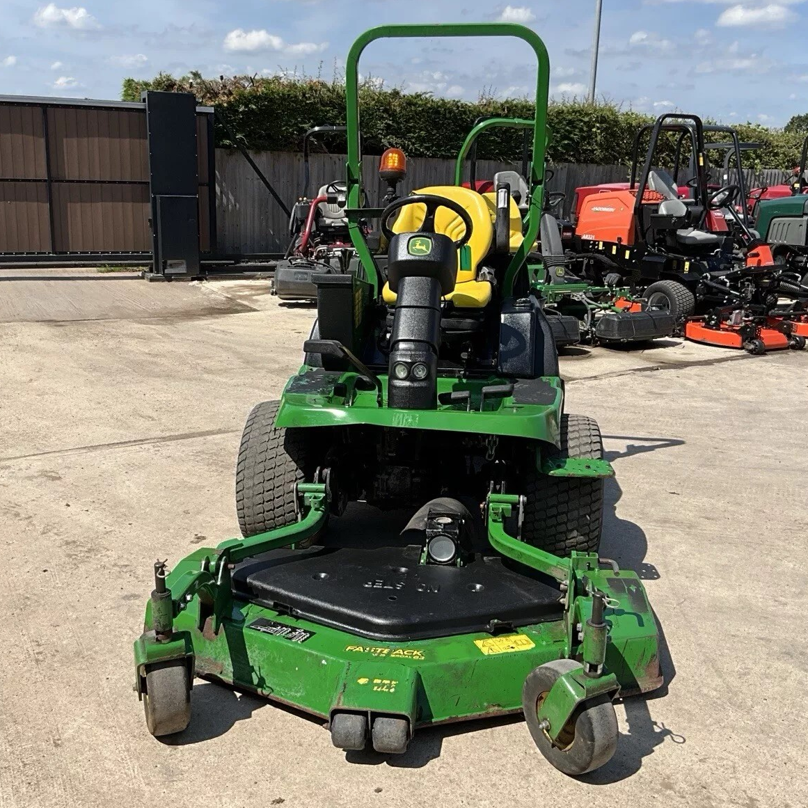 2020 JOHN DEERE 1580 OUTFRONT COMMERCIAL DIESEL RIDE ON LAWN MOWER