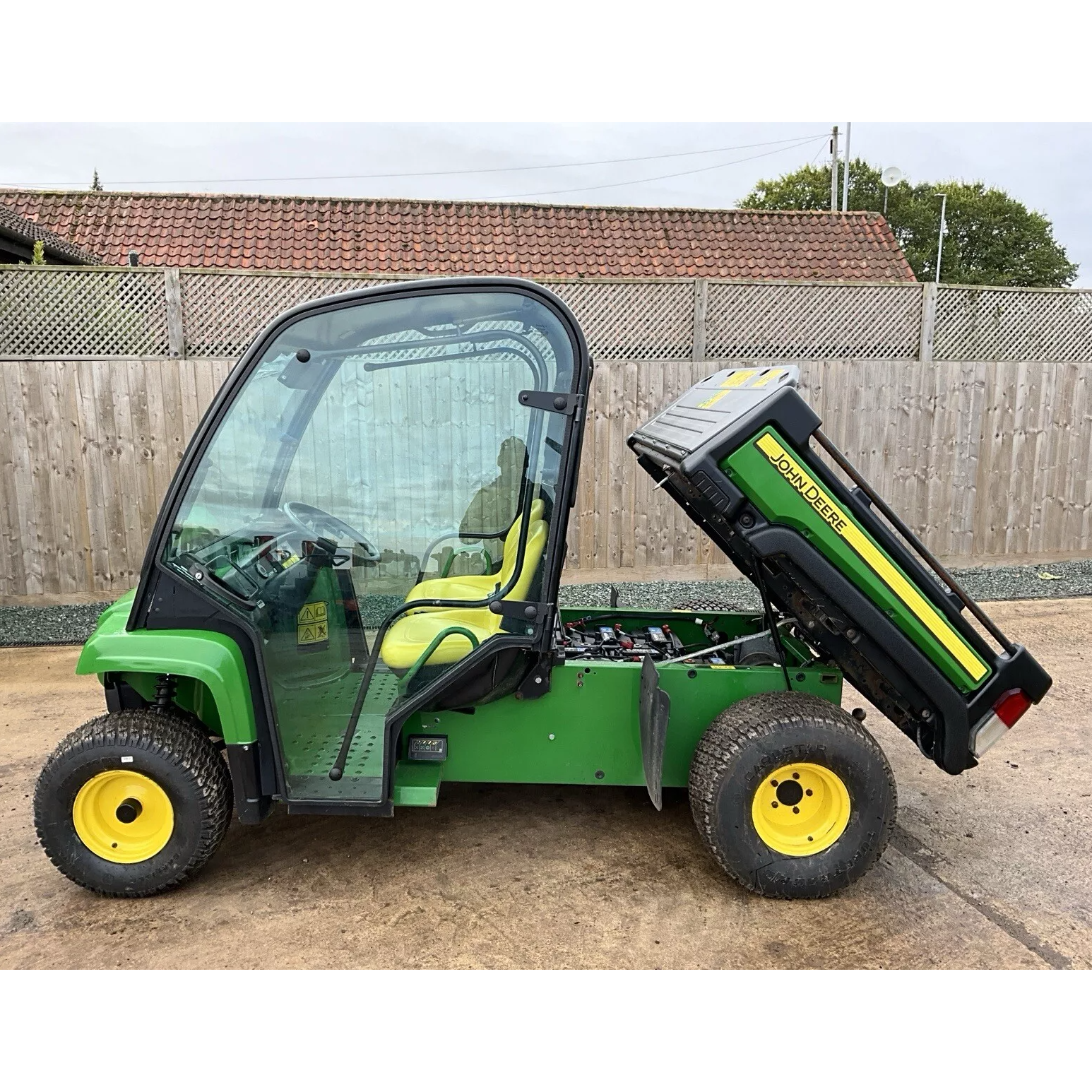 2020 JOHN DEERE 4X2 E GATOR