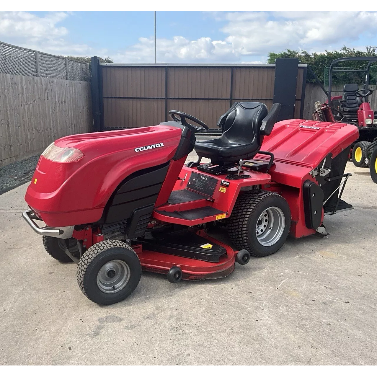 COUNTAX D50-LN DIESEL RIDE ON LAWN MOWER