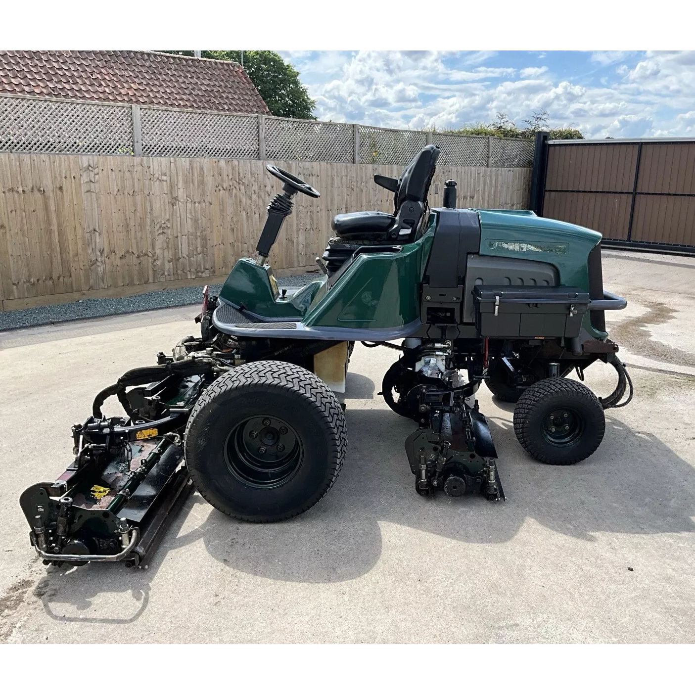 HAYTER FM524 4WD 5 GANG FAIRWAY RIDE ON LAWN MOWER