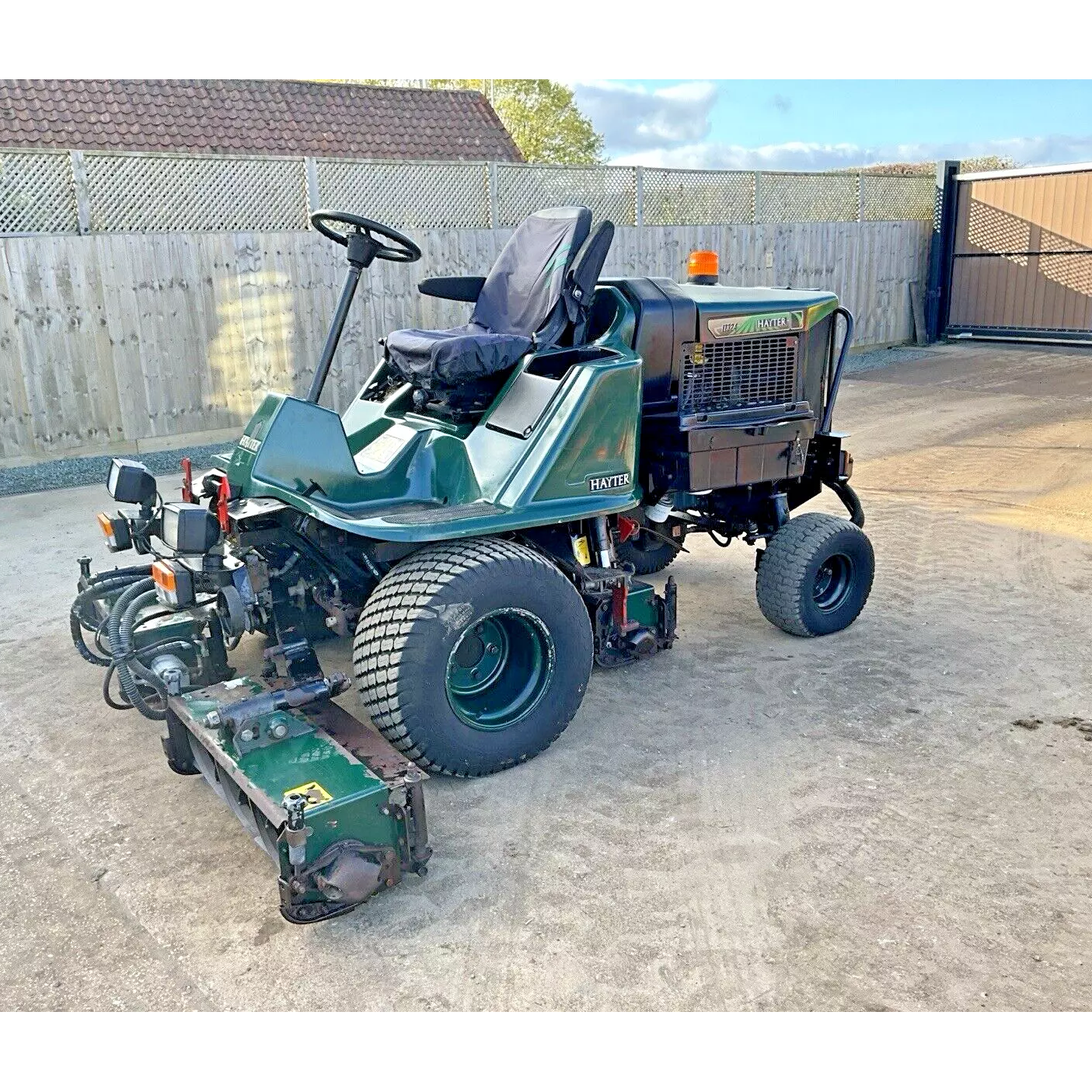 HAYTER LT324 TRIPLE CYLINDER RIDE ON LAWN MOWER