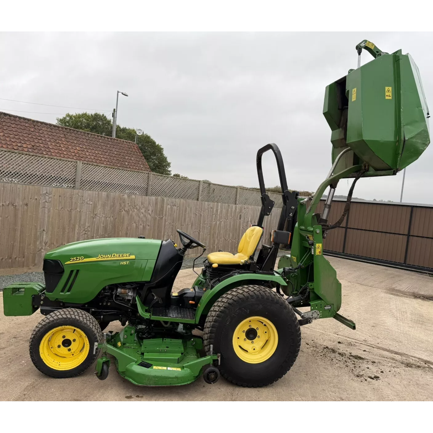 JOHN DEERE 2520