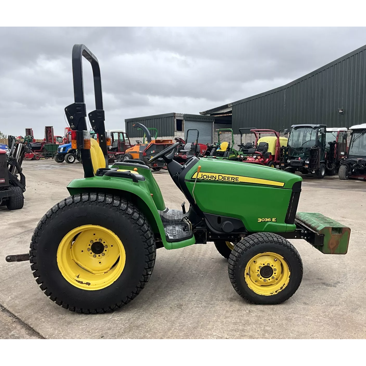 JOHN DEERE 3036E