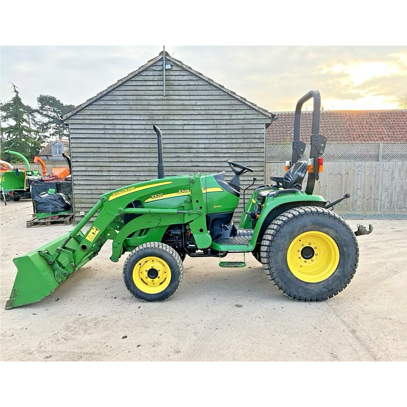 JOHN DEERE 3320 WITH LOADER 33HP COMPACT DIESEL 4WD TRACTOR