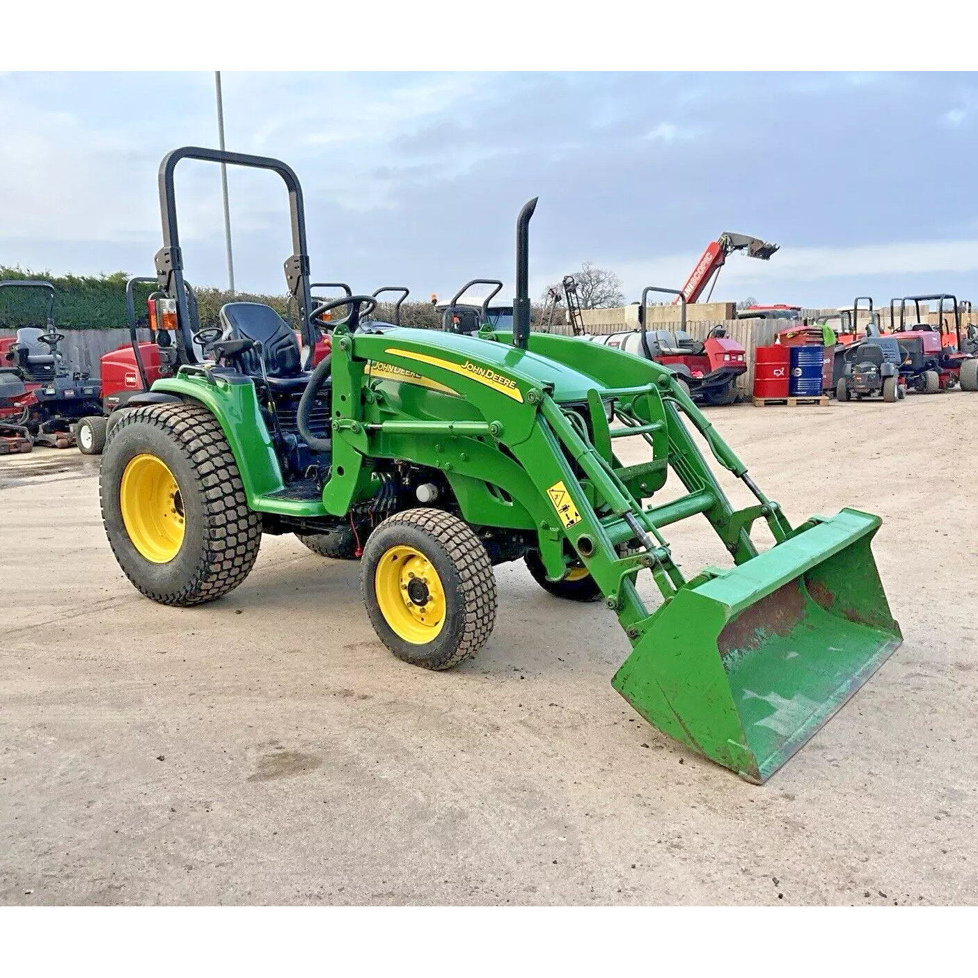 JOHN DEERE 3320 WITH LOADER