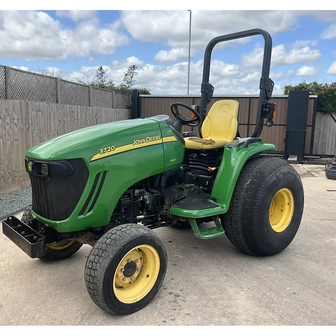 JOHN DEERE 3720 44HP COMPACT DIESEL 4WD TRACTOR