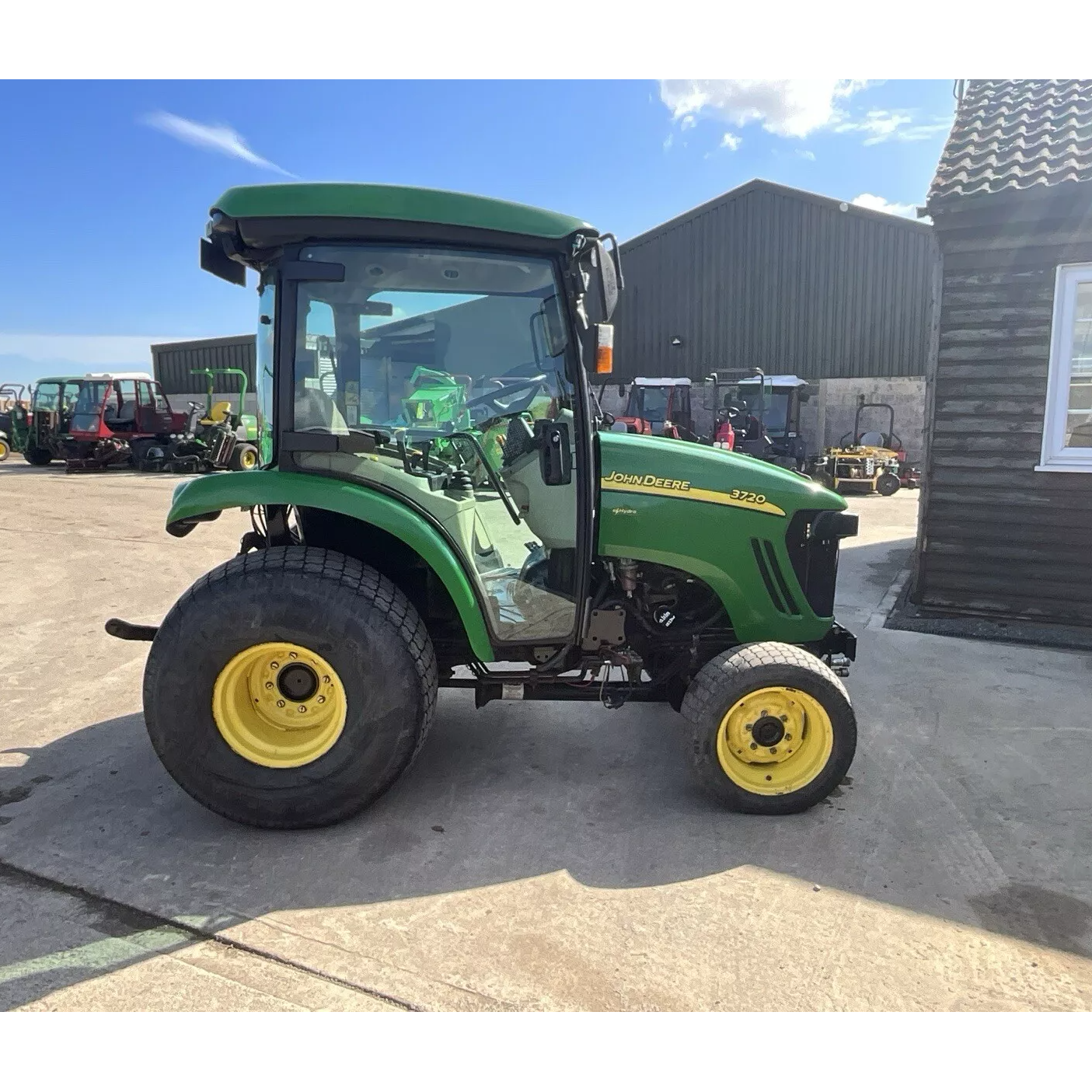 JOHN DEERE 3720 44HP COMPACT DIESEL