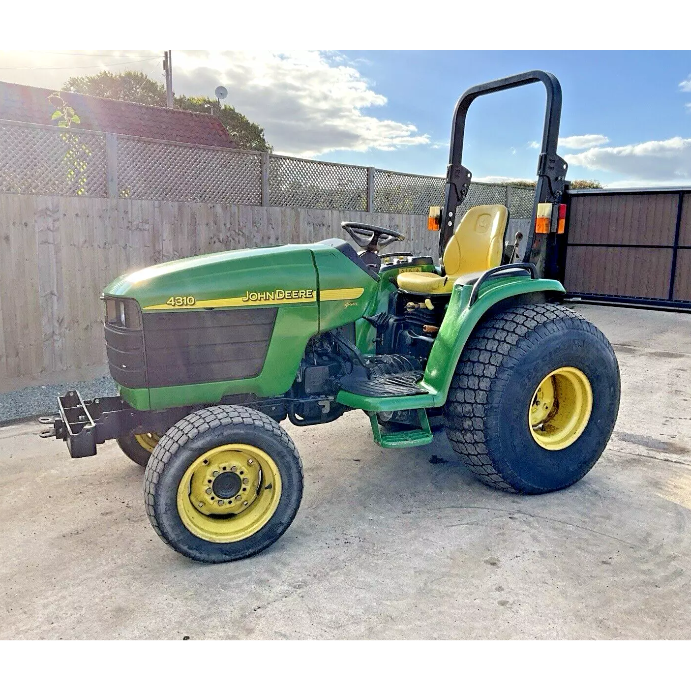 JOHN DEERE 4310 31HP COMPACT DIESEL 4WD TRACTOR