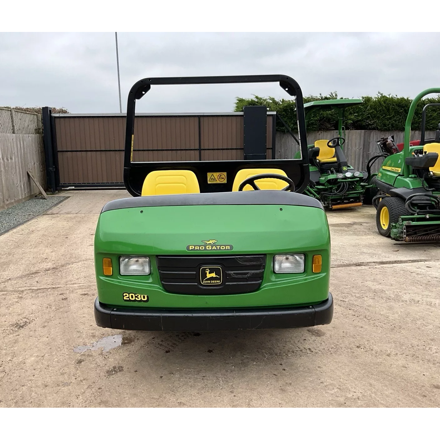 JOHN DEERE PRO GATOR 2030