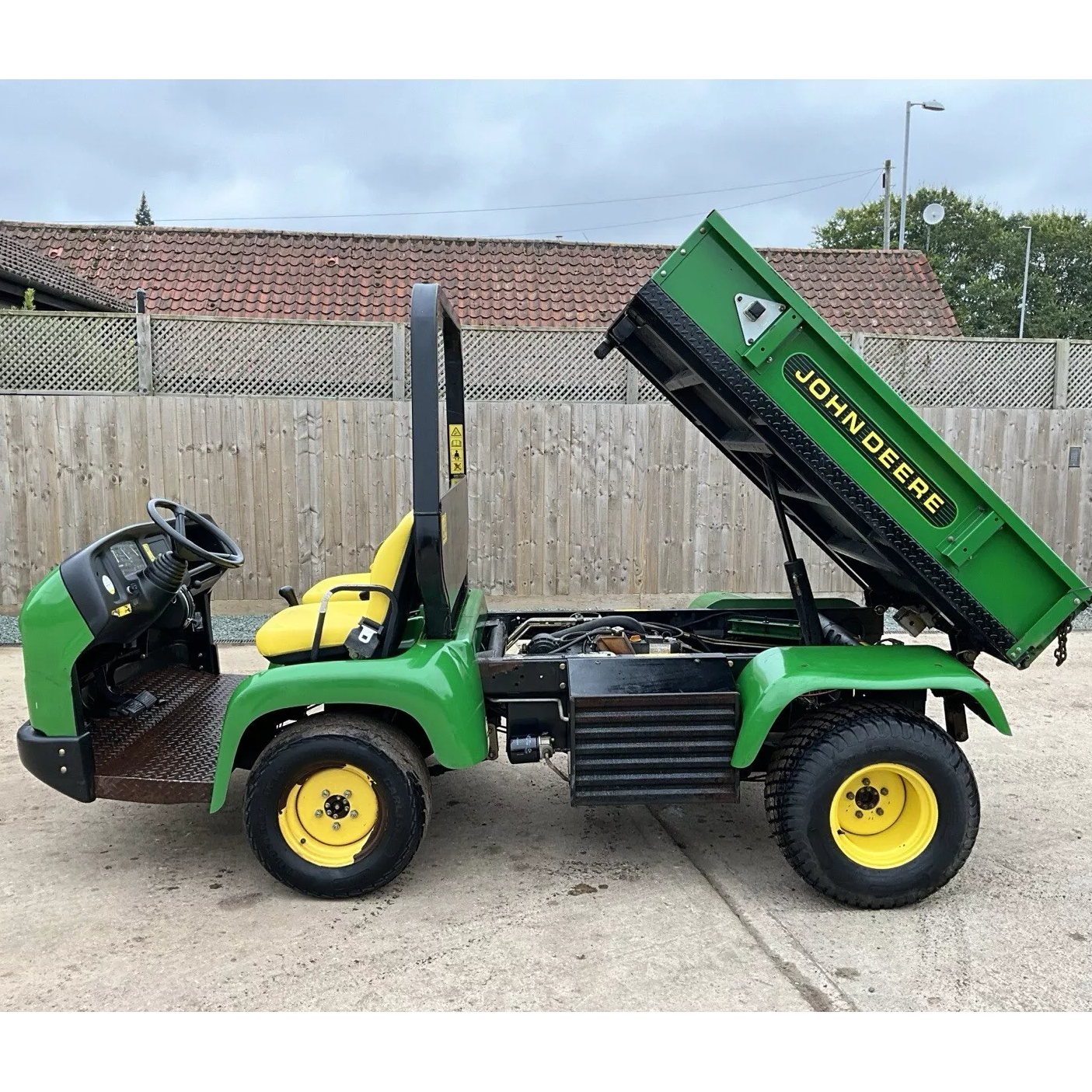 JOHN DEERE PRO GATOR 2030