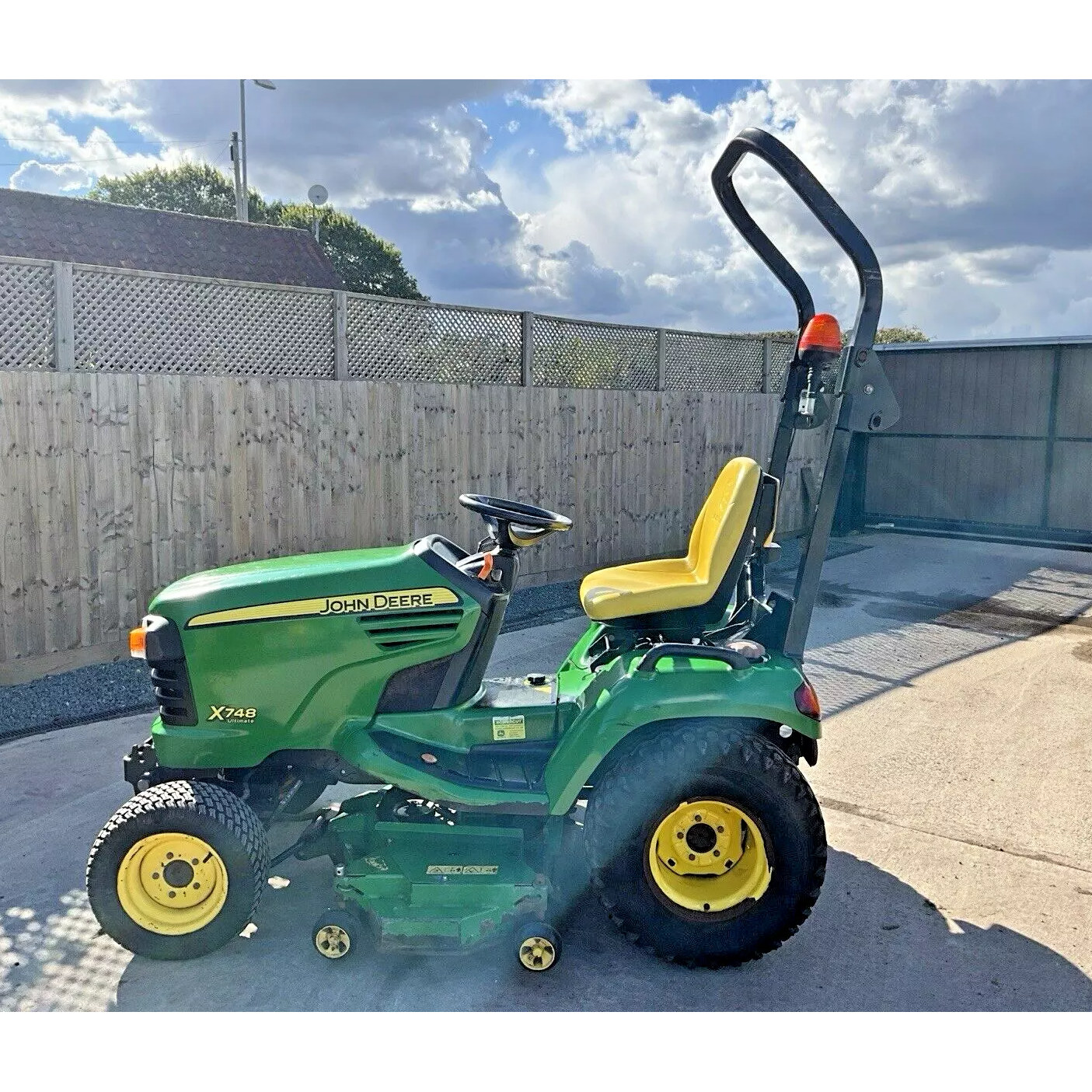 JOHN DEERE X748 - 871HRS