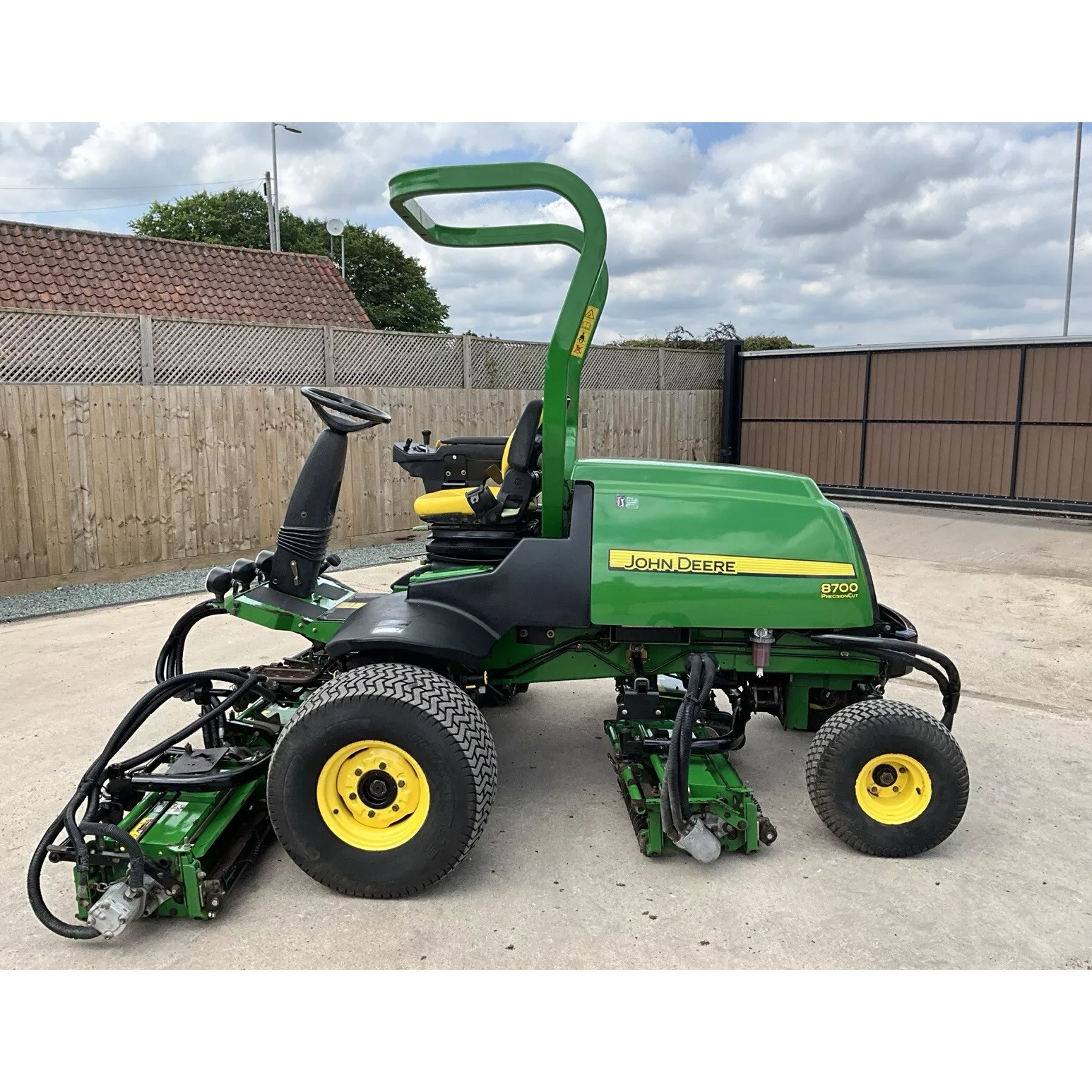 2009 JOHN DEERE 8700