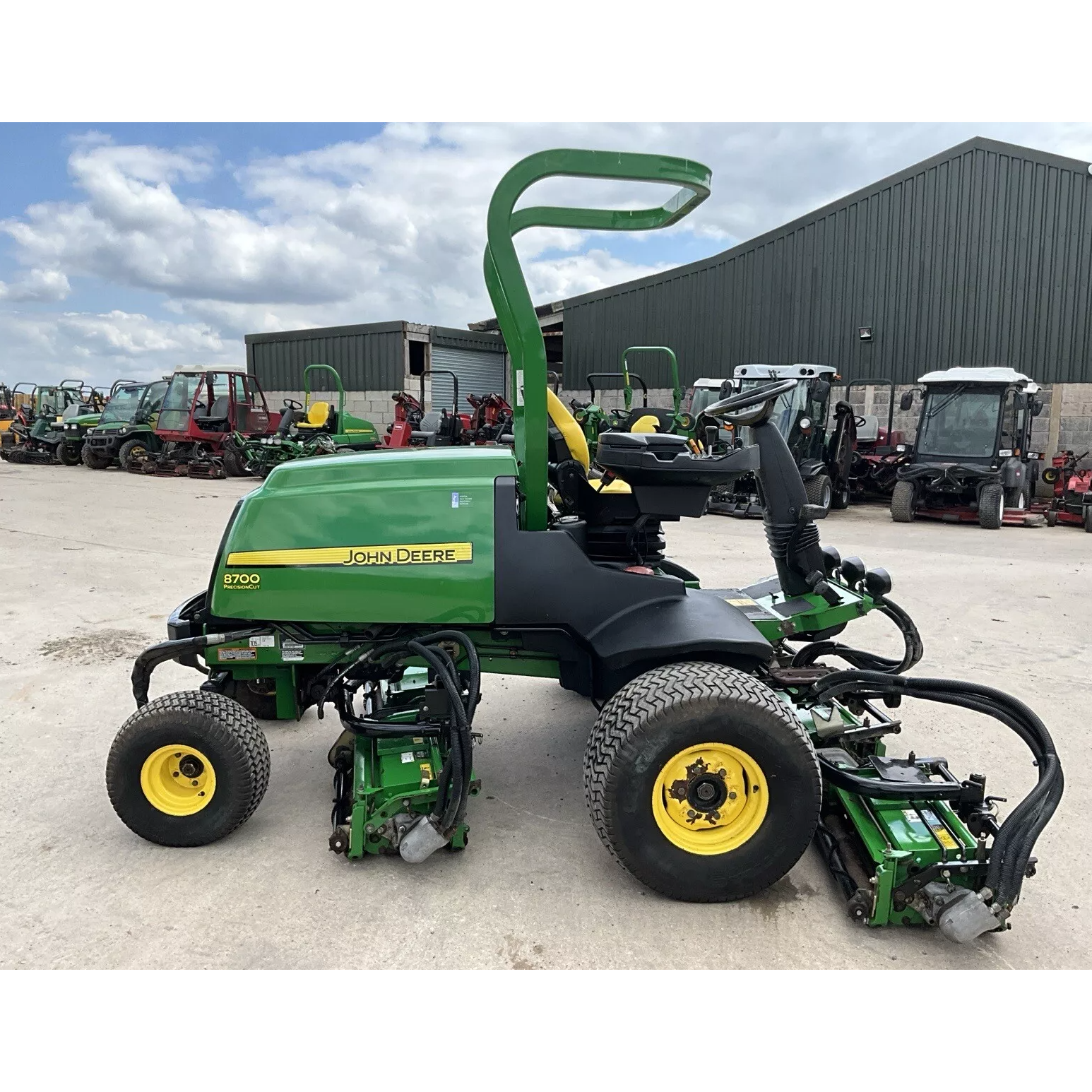 2009 JOHN DEERE 8700