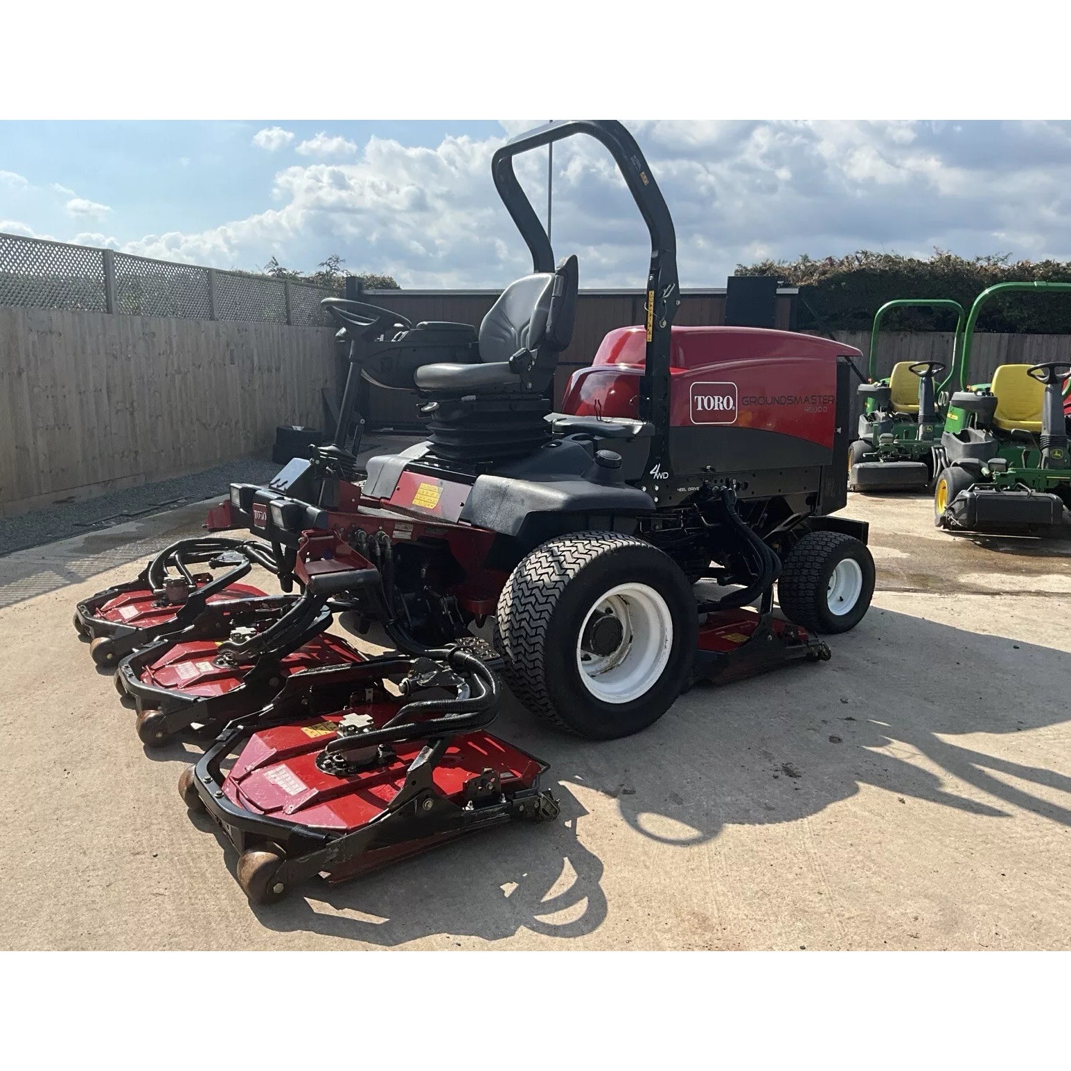 2010 TORO GROUNDMASTER 4500 5 GANG POD RIDE ON LAWN MOWER