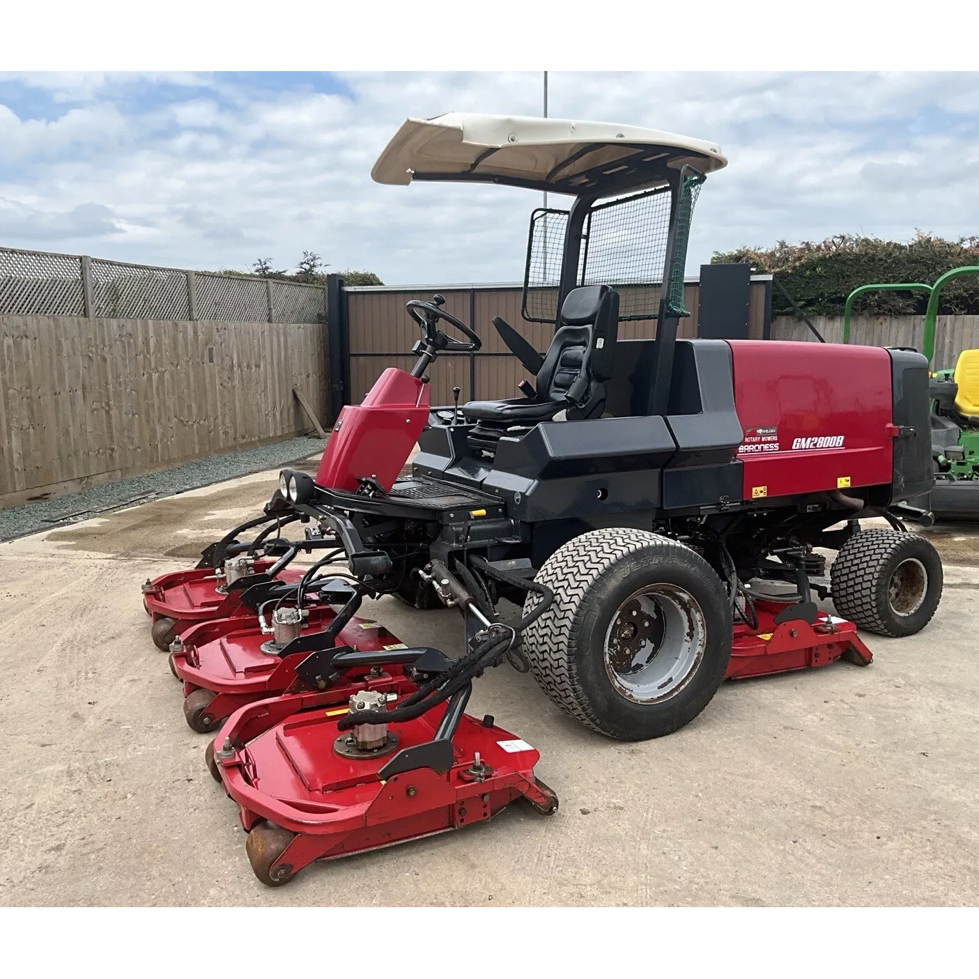 2012 BARONESS GM2800B 5 GANG POD WIDE AREA RIDE ON LAWN MOWER