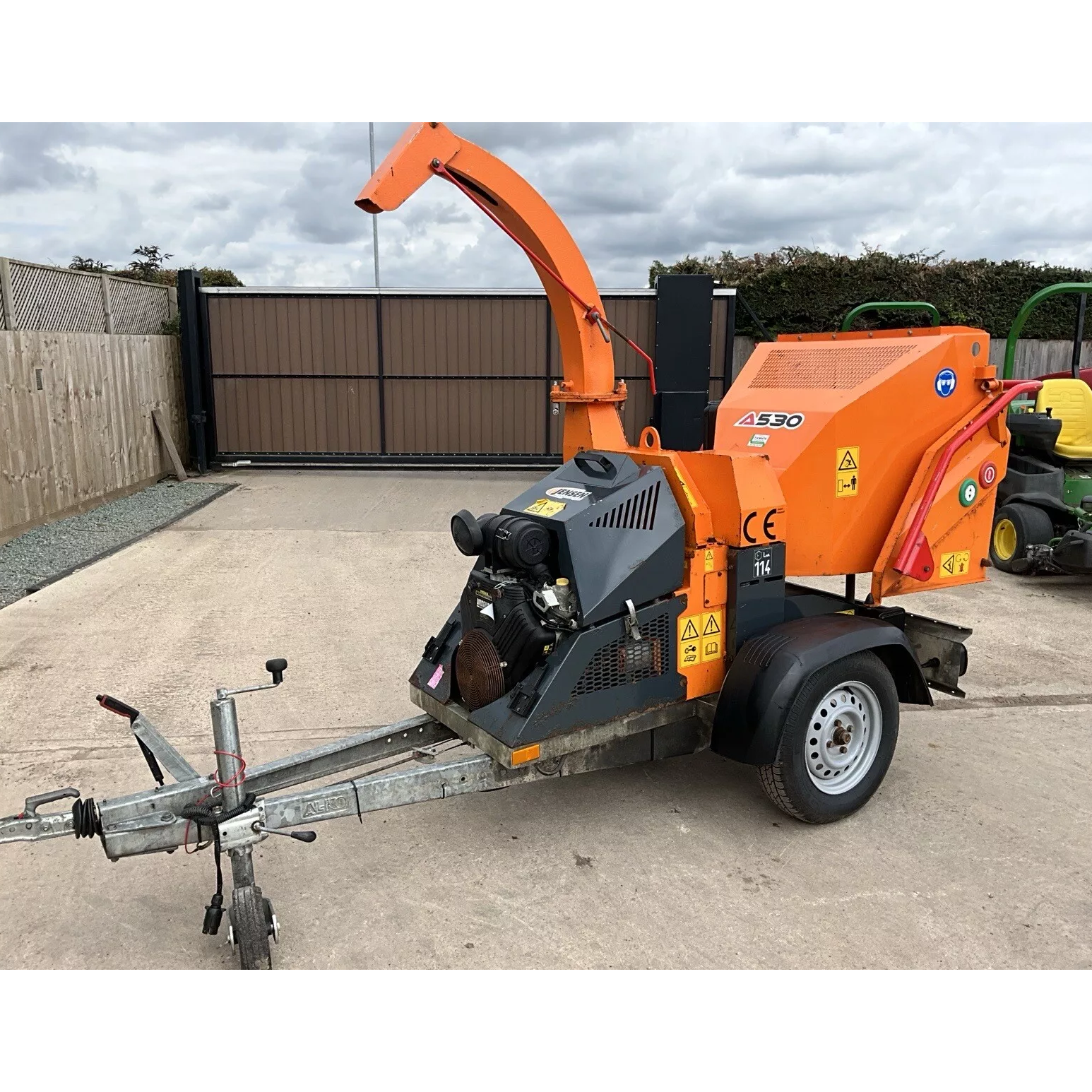 2017 JENSEN A530 FAST TOW PETROL WOODCHIPPER