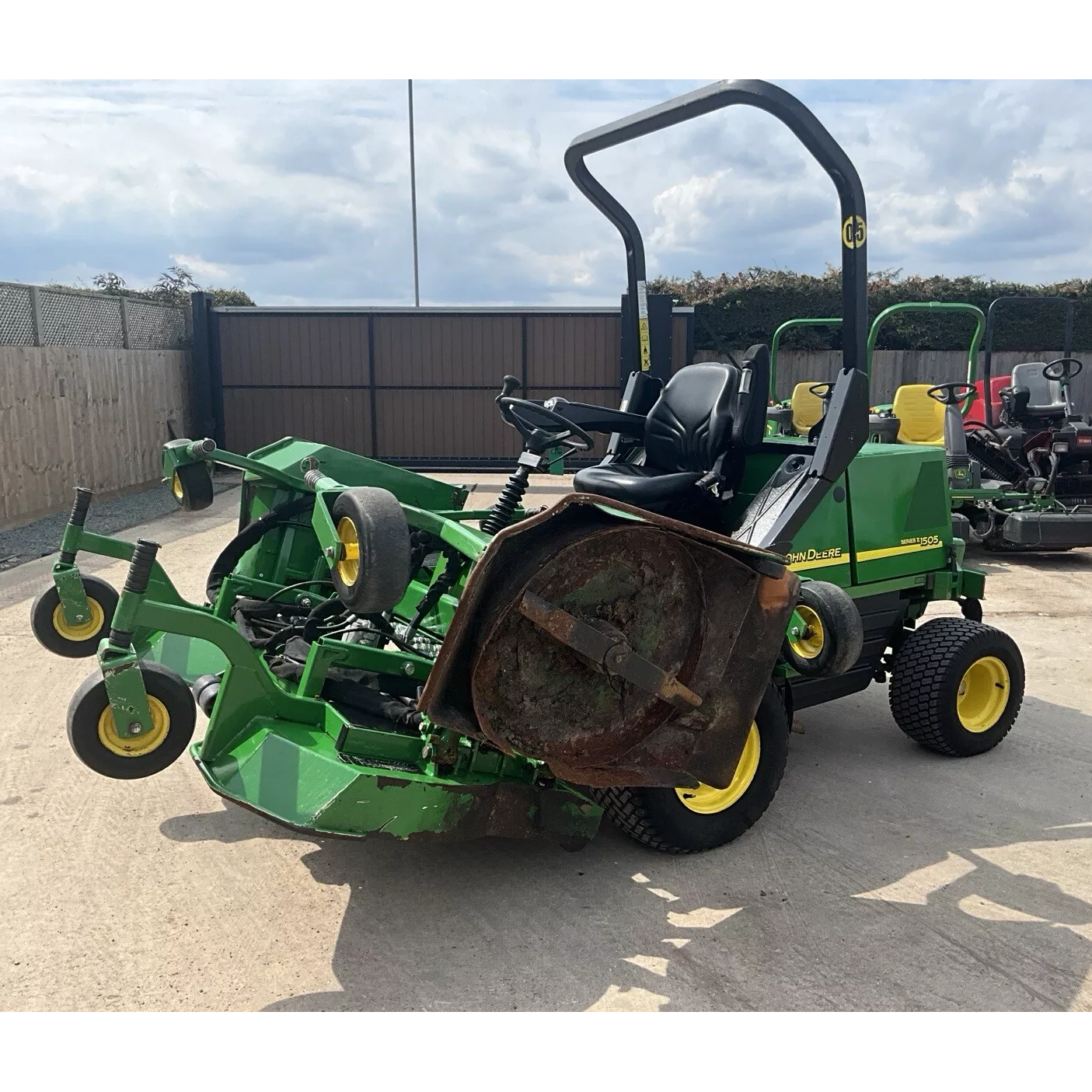 2017 JOHN DEERE 1505 SERIES 11 WIDE AREA OUTFRONT BATWING LAWN MOWER