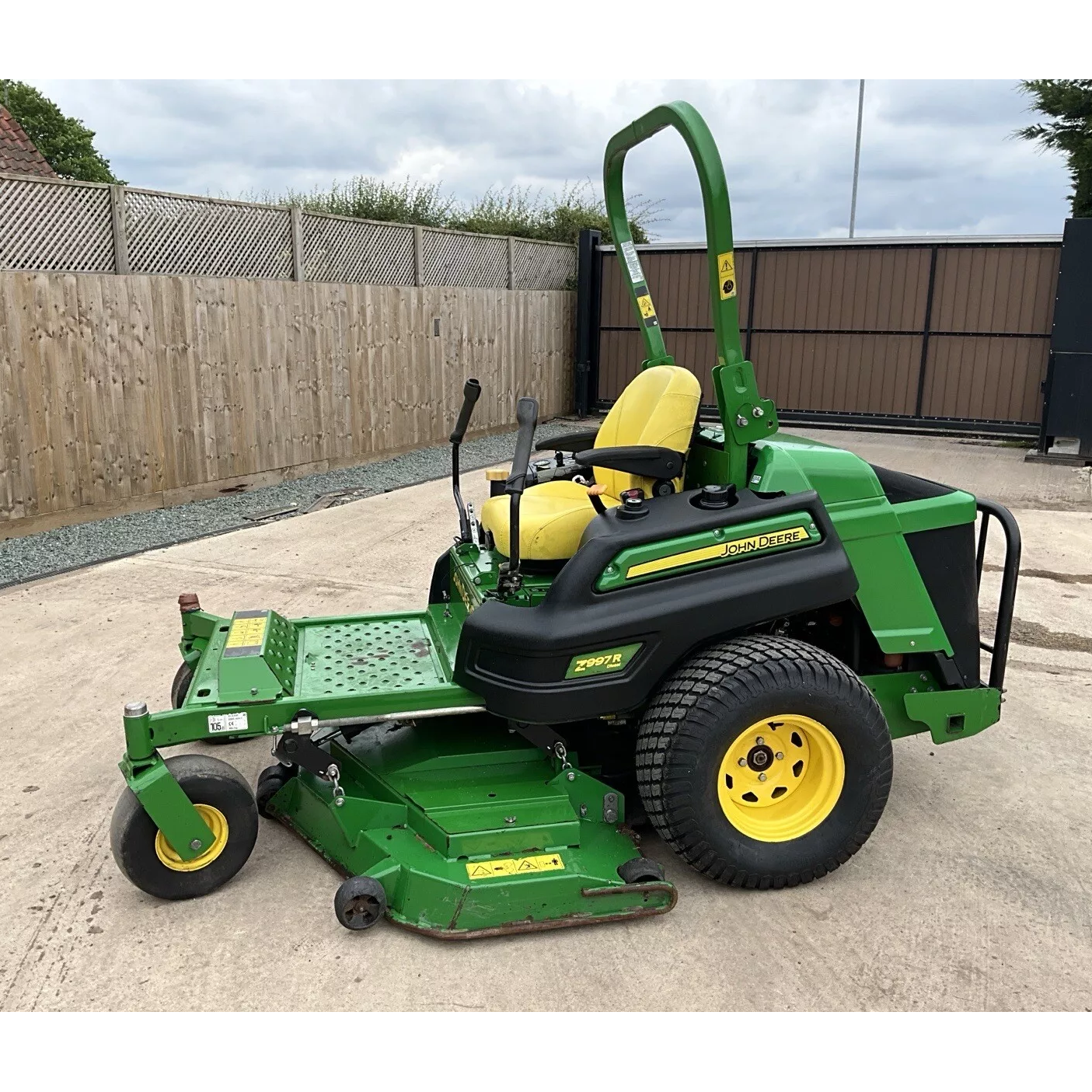 2017 JOHN DEERE Z997R ZERO TURN DIESEL RIDE ON LAWN MOWER