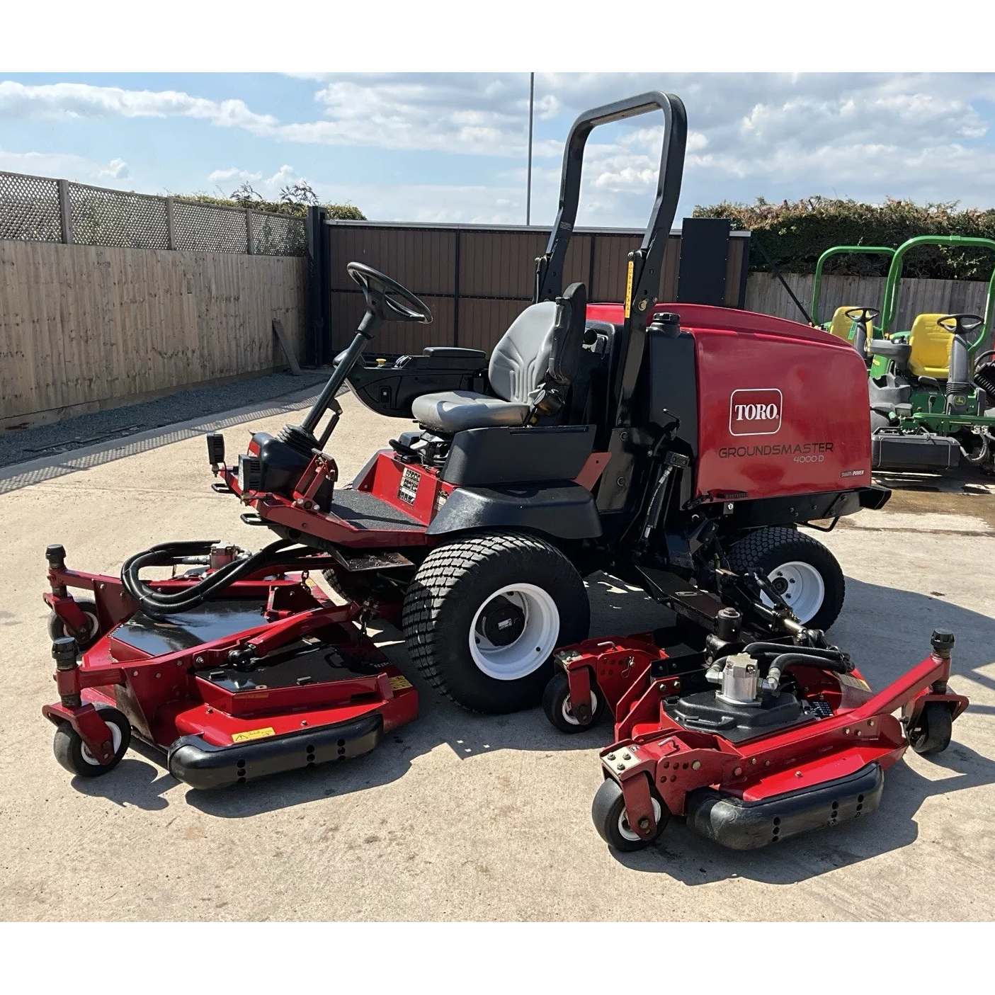 2017 TORO GROUNDMASTER 4000-D WAM WIDE AREA BATWING RIDE ON LAWN MOWER