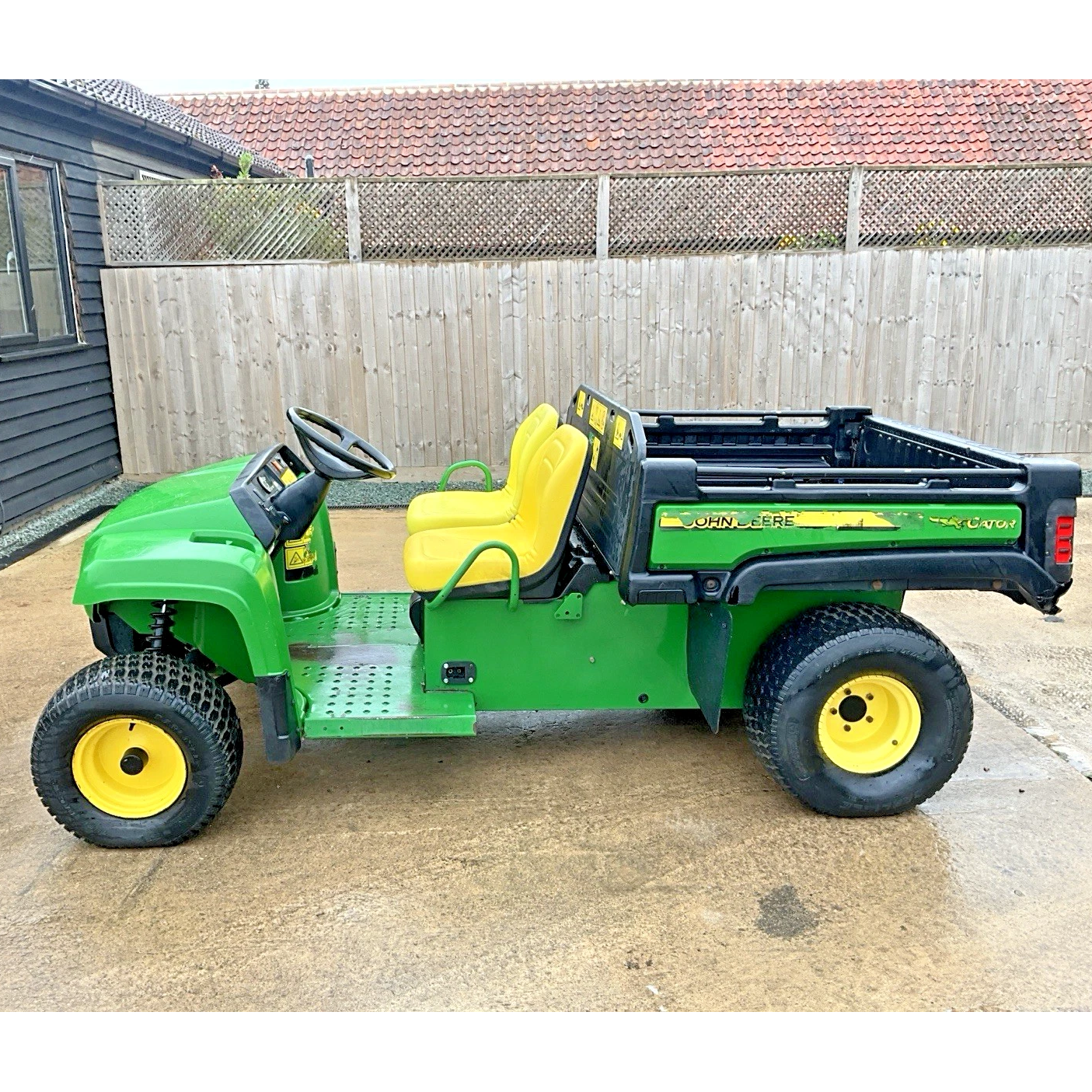 2011 JOHN DEERE 4X2