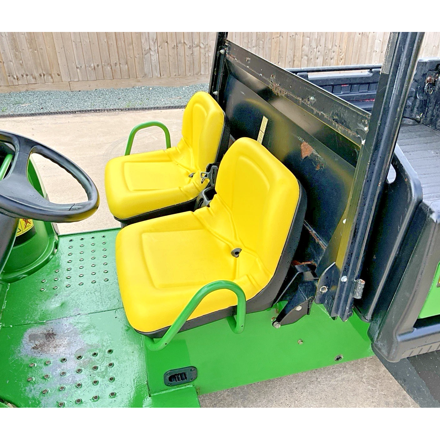 2011 JOHN DEERE 4X2