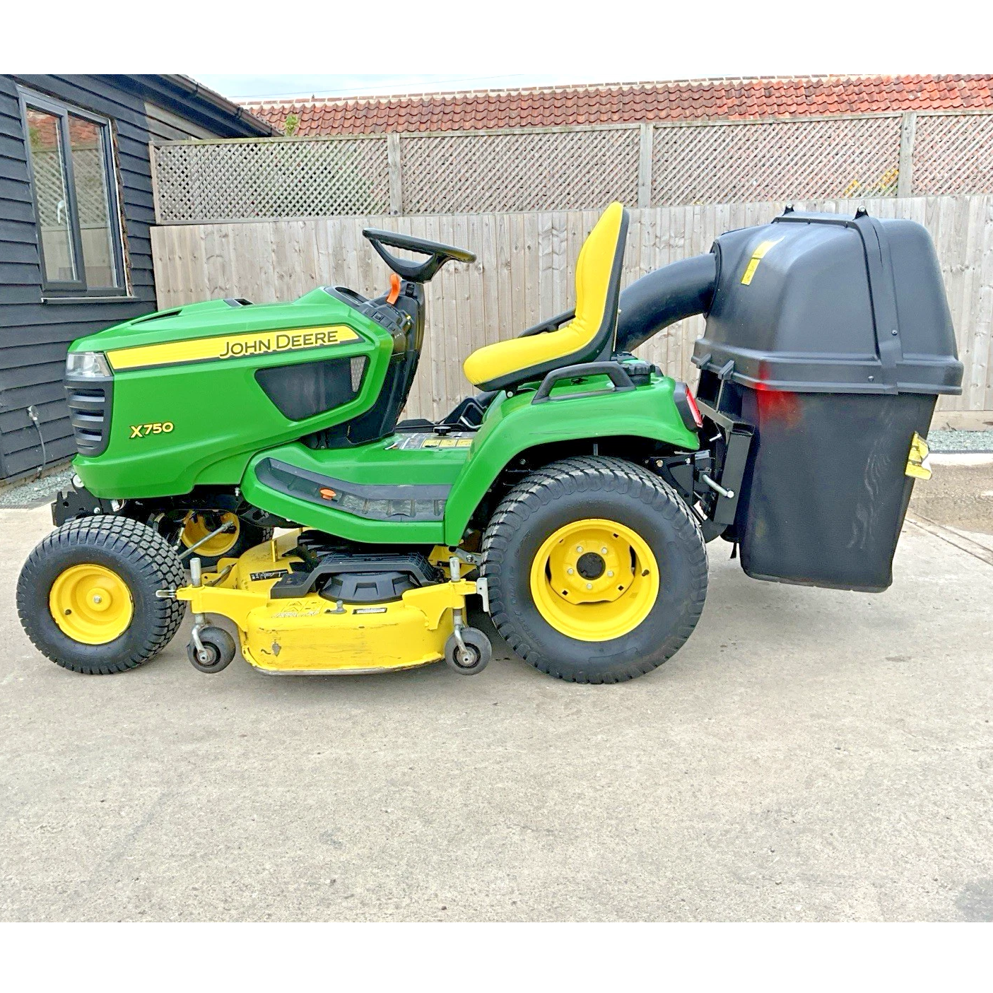 2015 JOHN DEERE X750