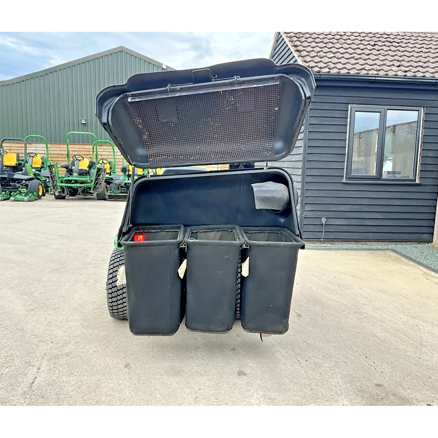 2015 JOHN DEERE X750