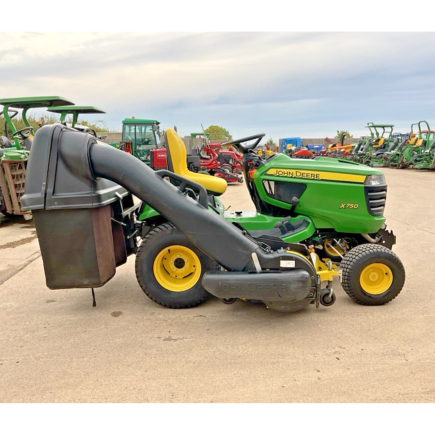 2015 JOHN DEERE X750