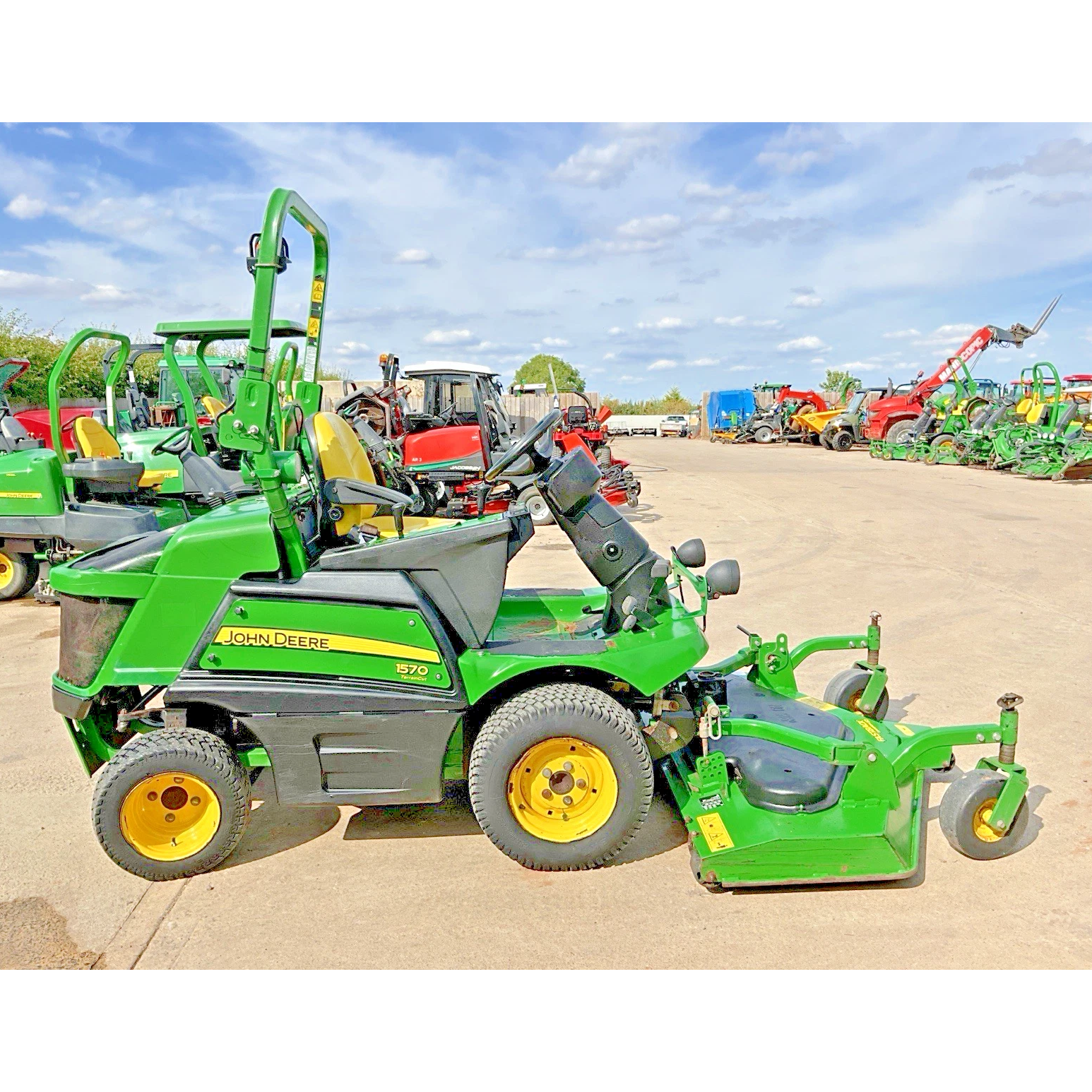 2016 JOHN DEERE 1570