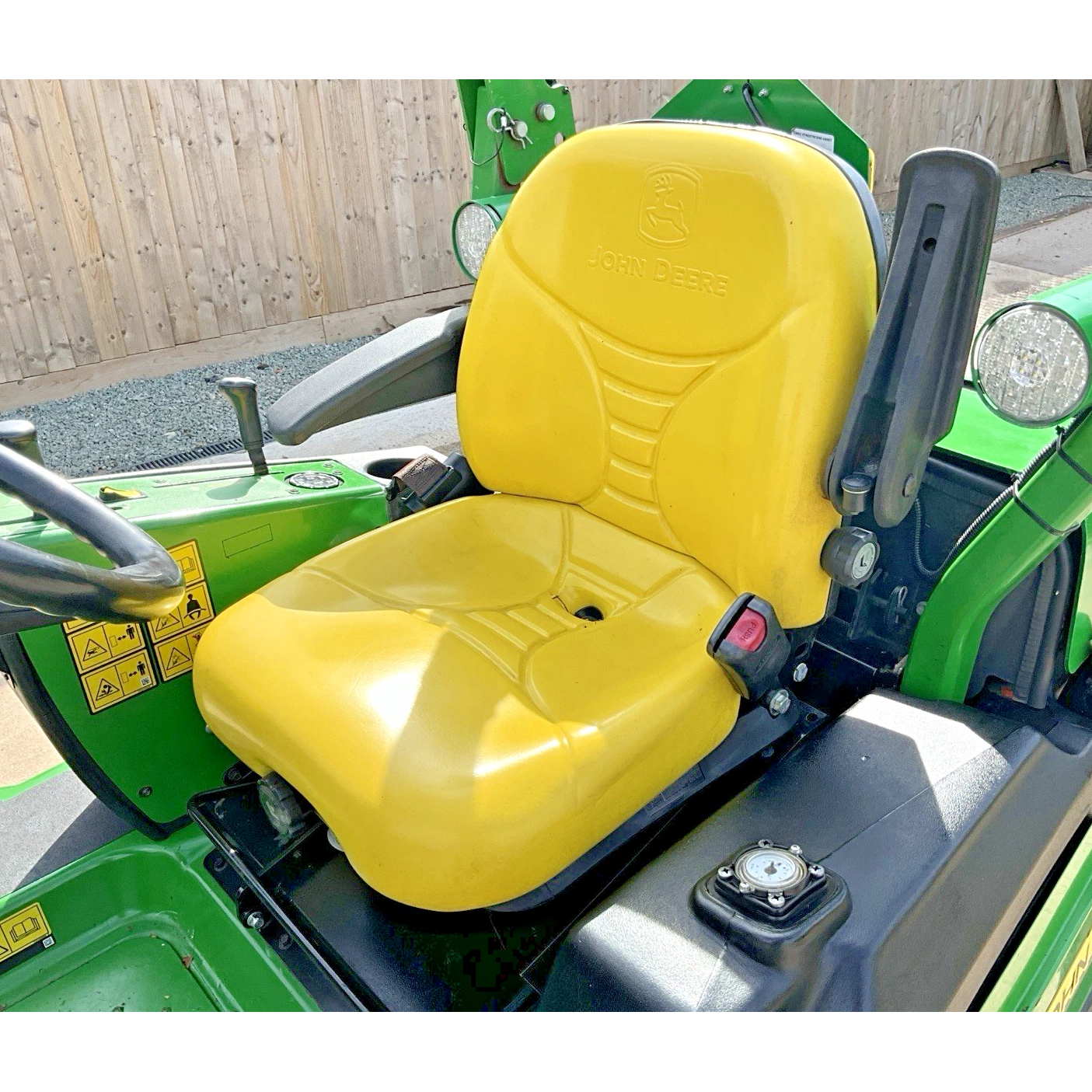 2016 JOHN DEERE 1570