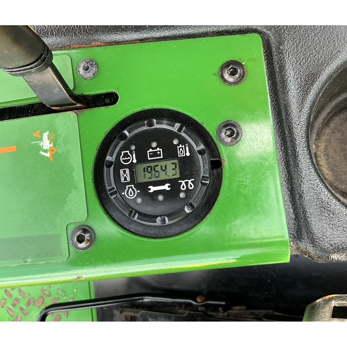 2016 JOHN DEERE 1570