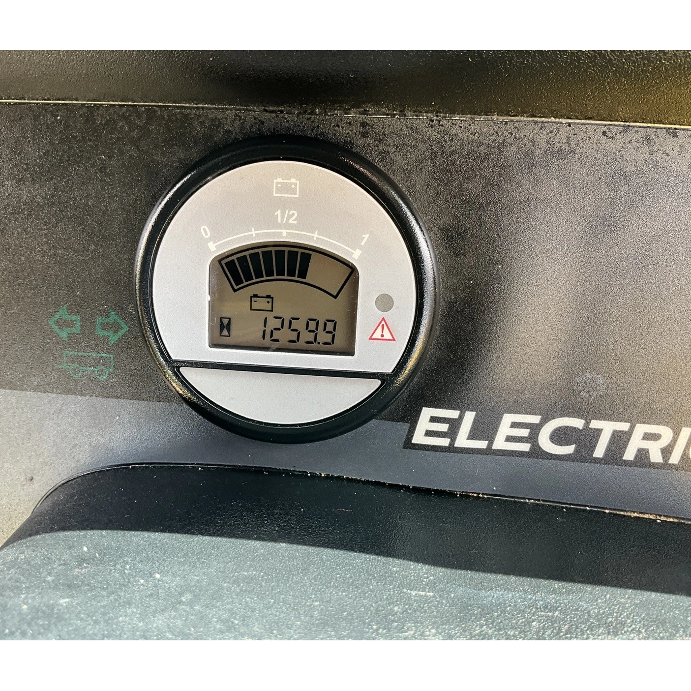 2018 JOHN DEERE 4X2 E GATOR