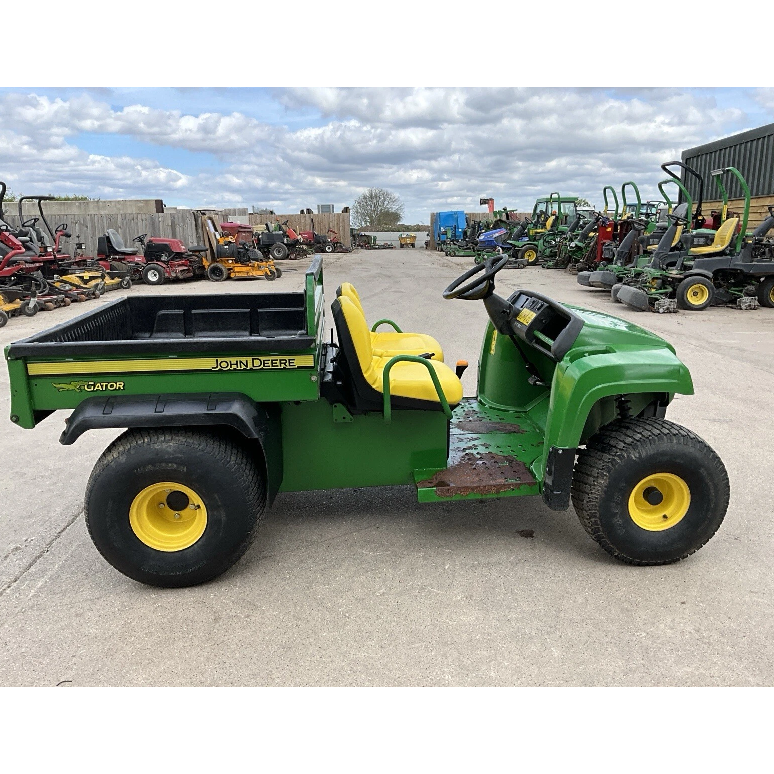 2019 JOHN DEERE 4X2 1935