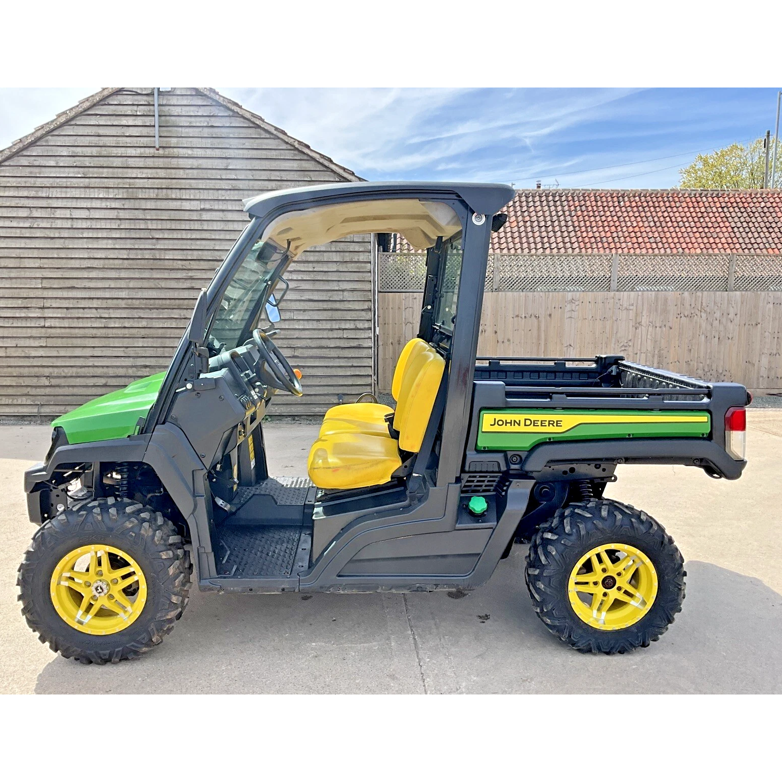 2022 (72) ROAD LEGAL JOHN DEERE 865M GATOR