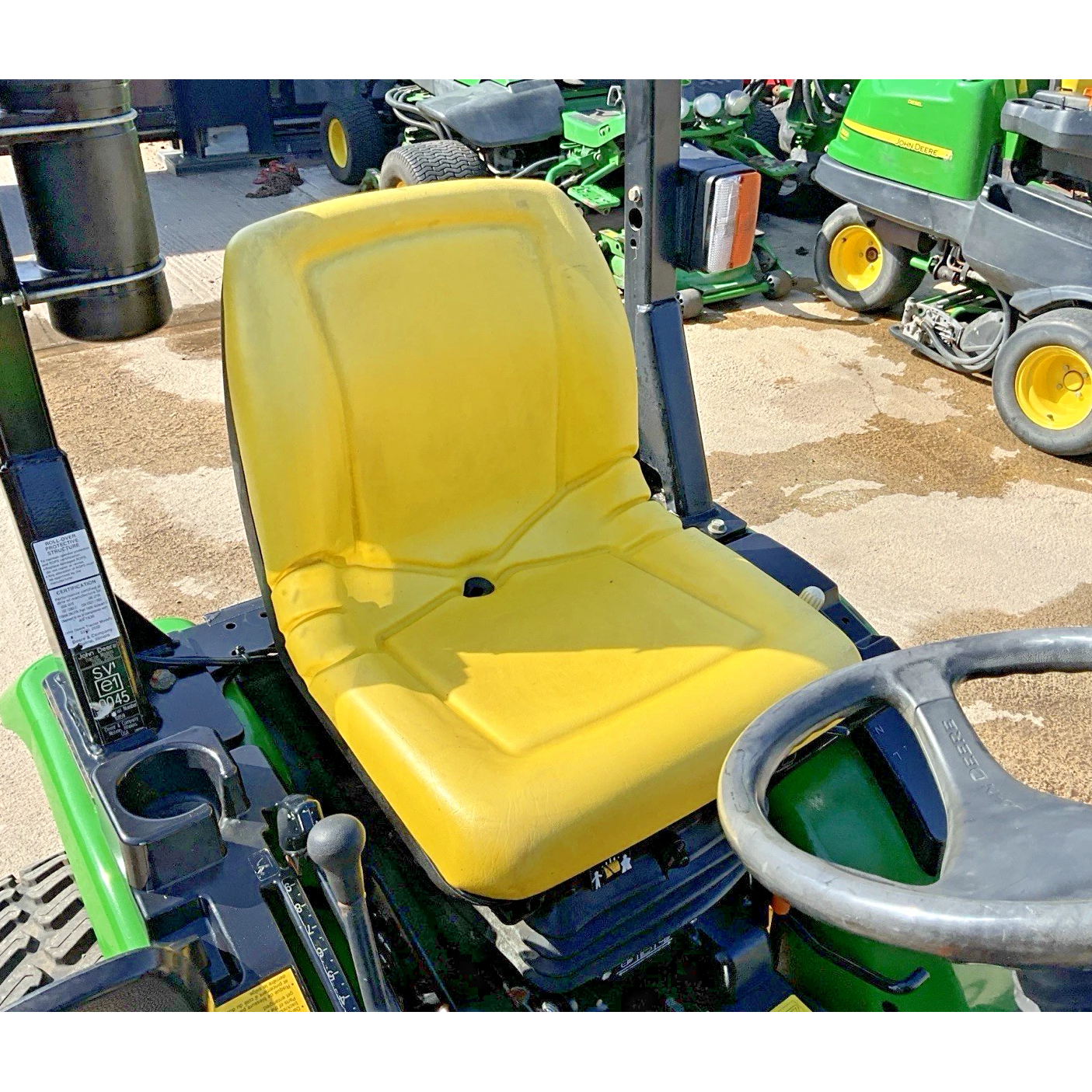 JOHN DEERE 2320