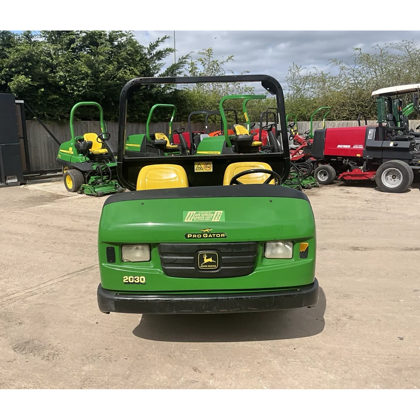 JOHN DEERE PRO GATOR 2030 GOLF TURF UTILITY VEHICLE